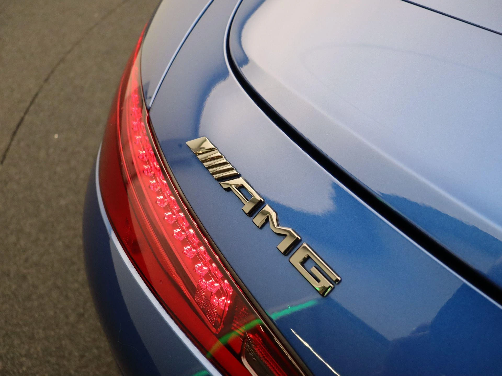 Mercedes-Benz-SL-image-30