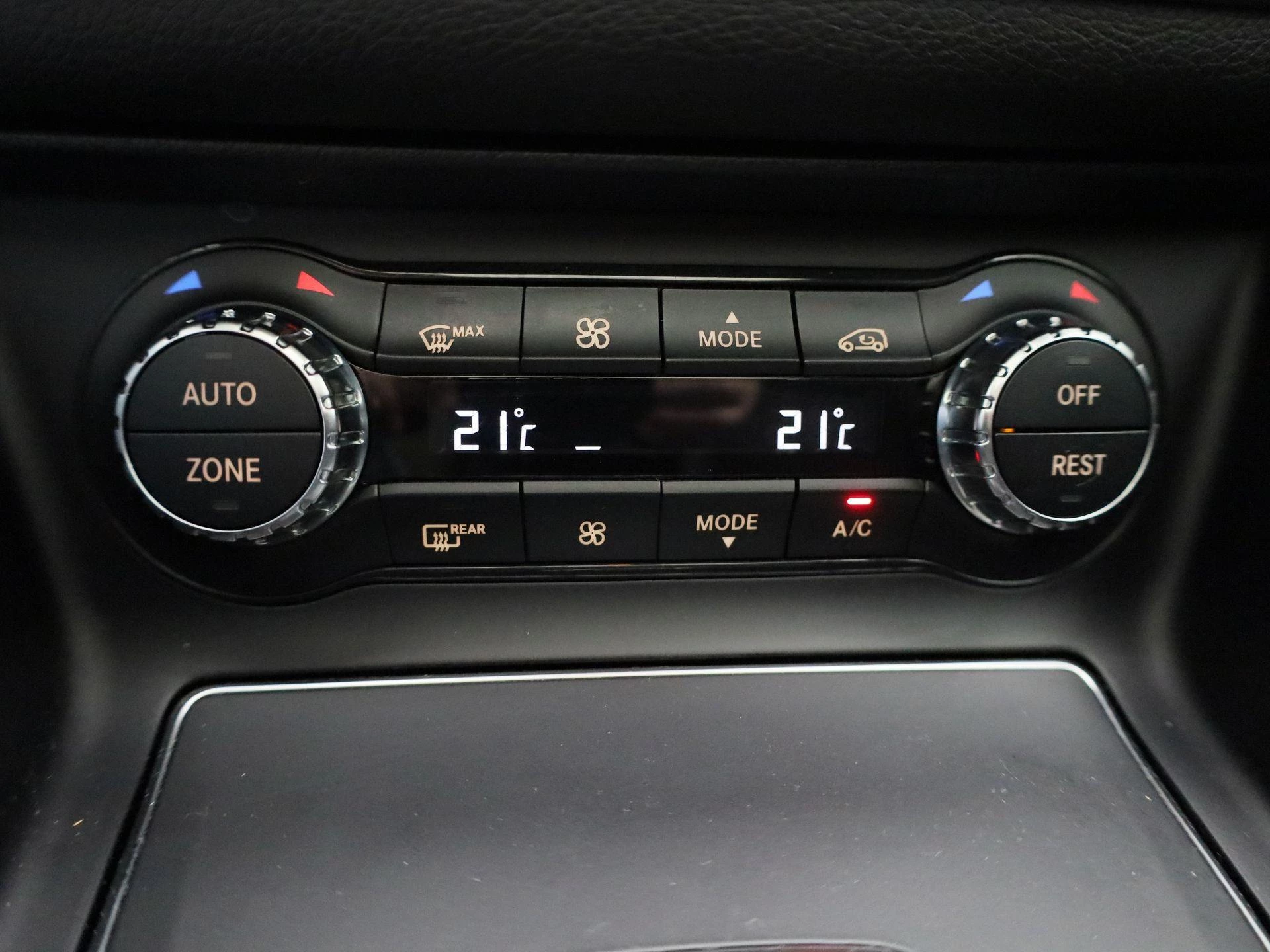 Mercedes-Benz-CLA-image-26