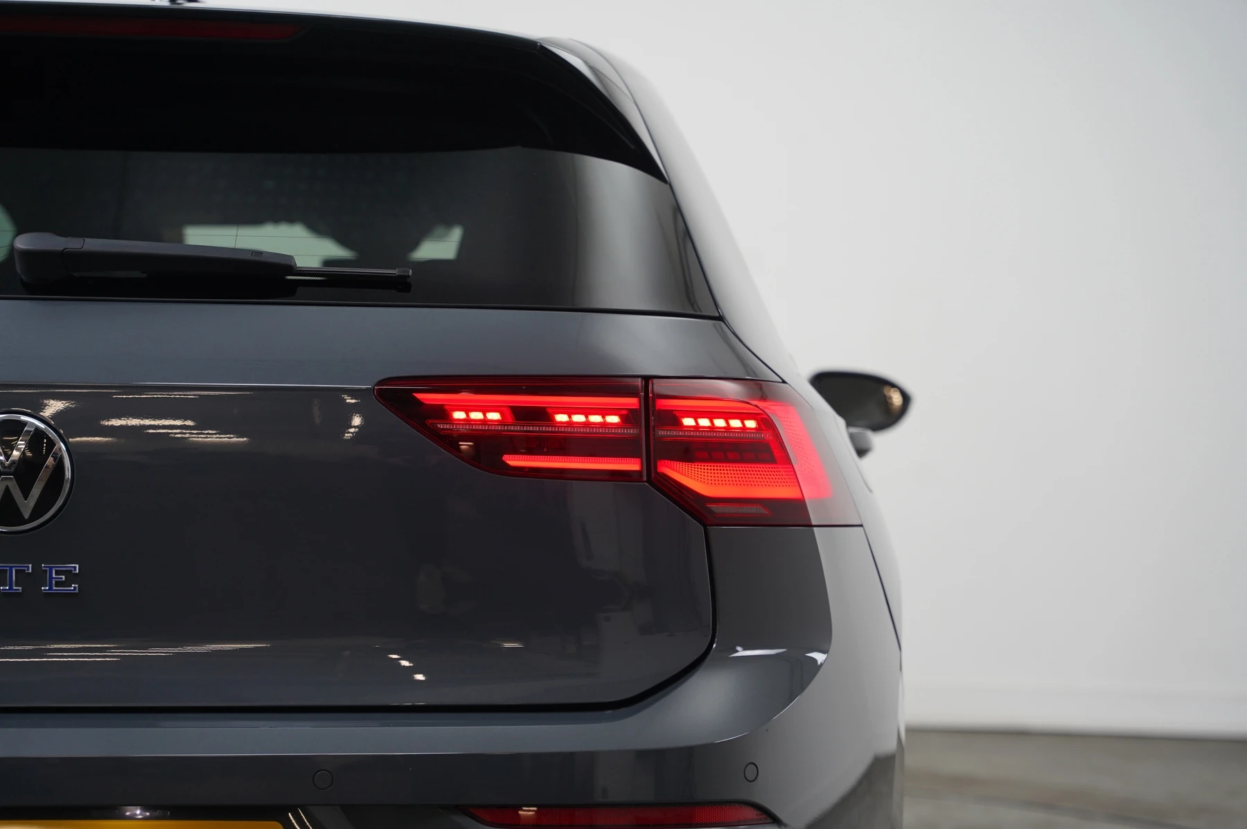 Volkswagen-Golf-image-27