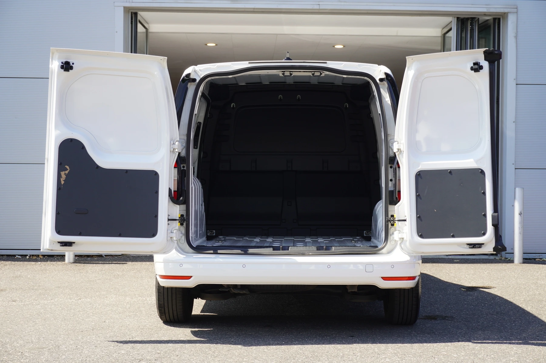 Volkswagen-Caddy-image-19