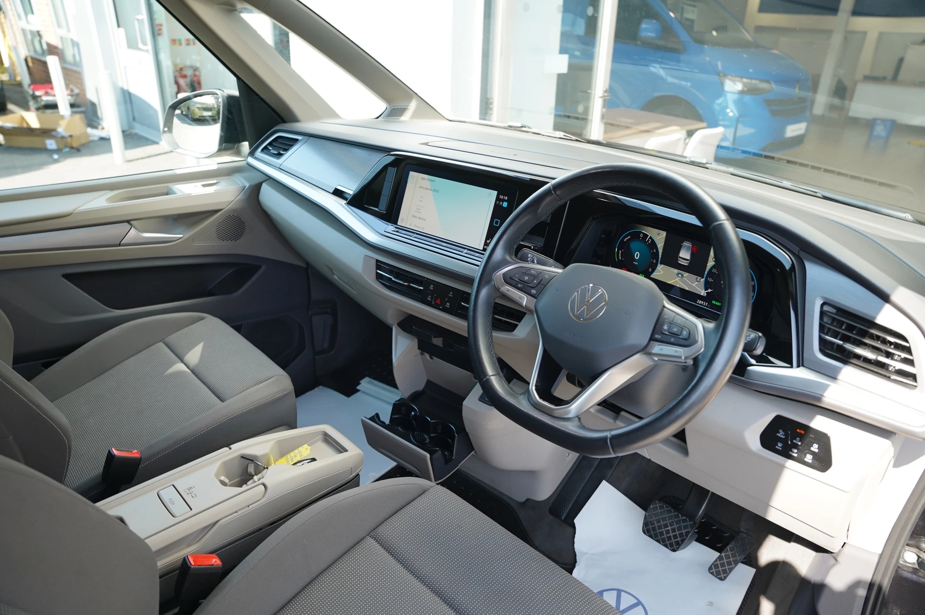 Volkswagen-Multivan-image-5