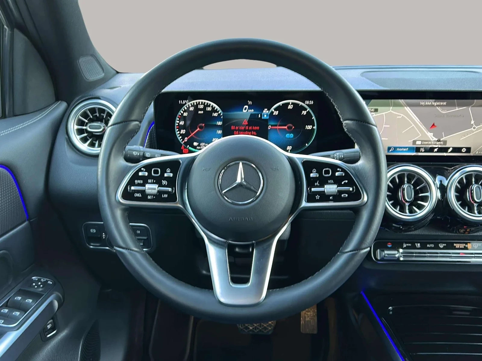 Mercedes-Benz-EQB-image-12