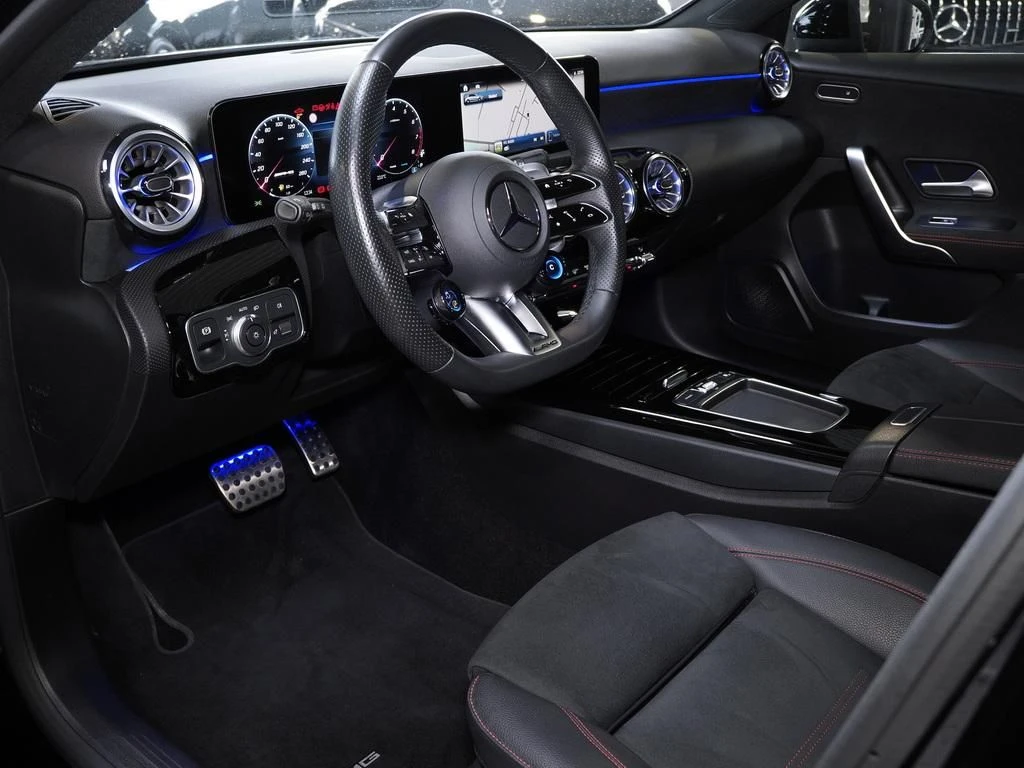 Mercedes-AMG-A-Klasse 35-image-7