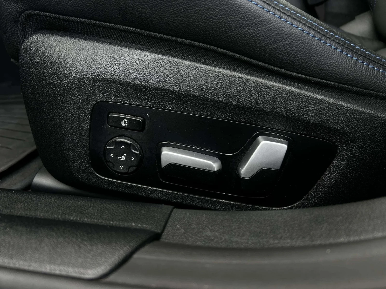 BMW-i4-image-12
