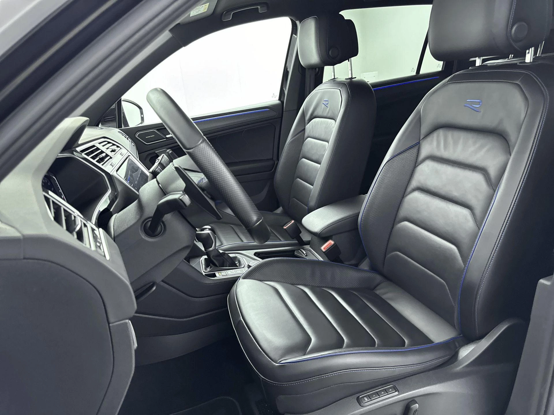 Volkswagen-Tiguan-image-10