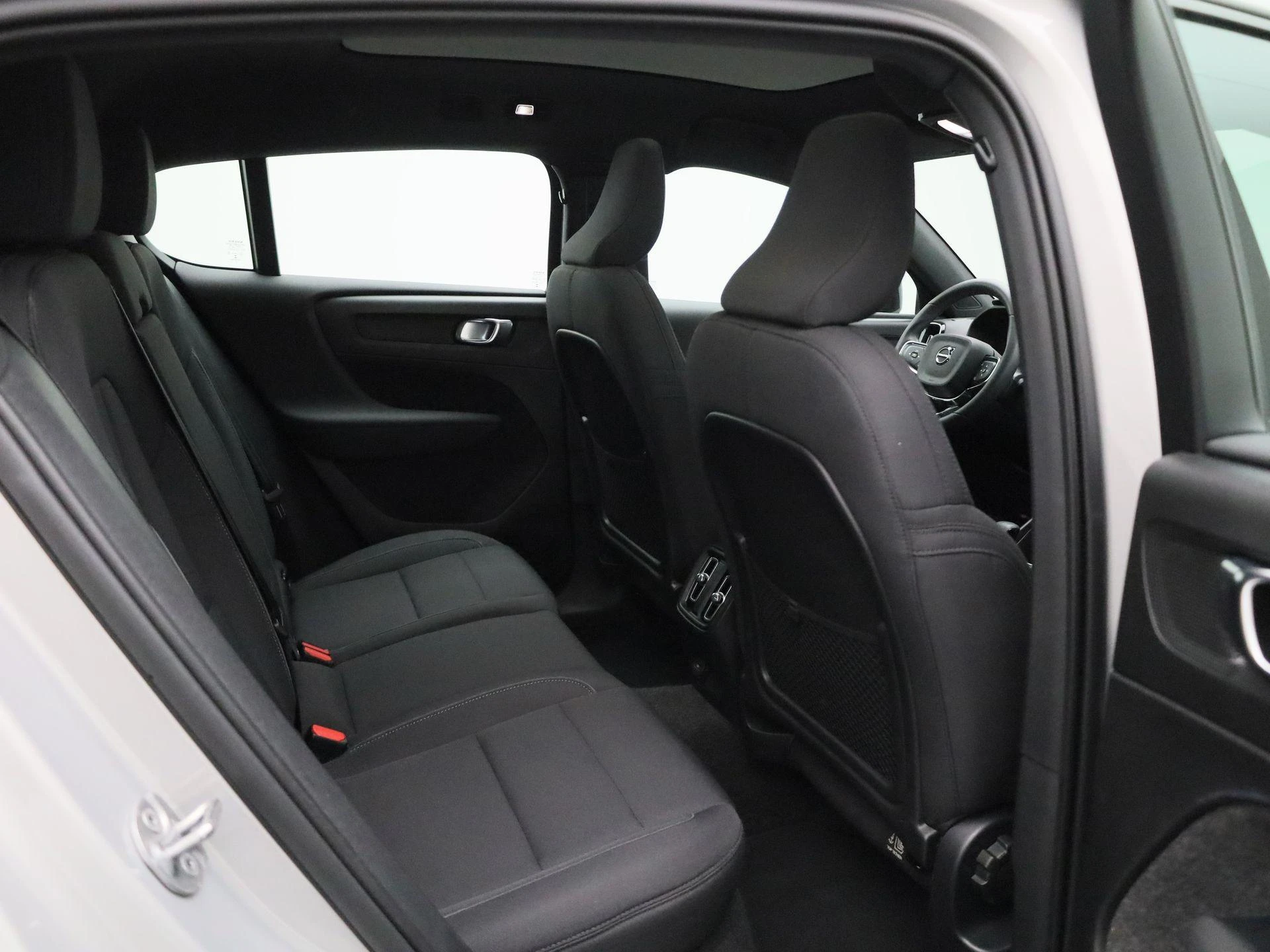 Volvo-C40-image-38