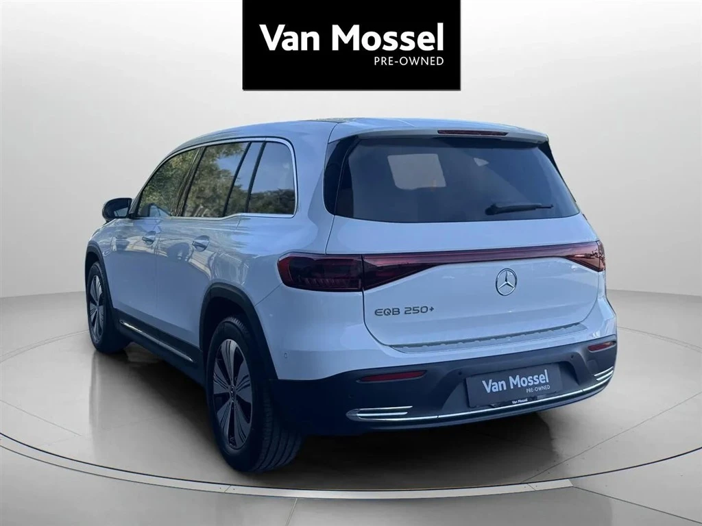 Mercedes-Benz-EQB-image-6
