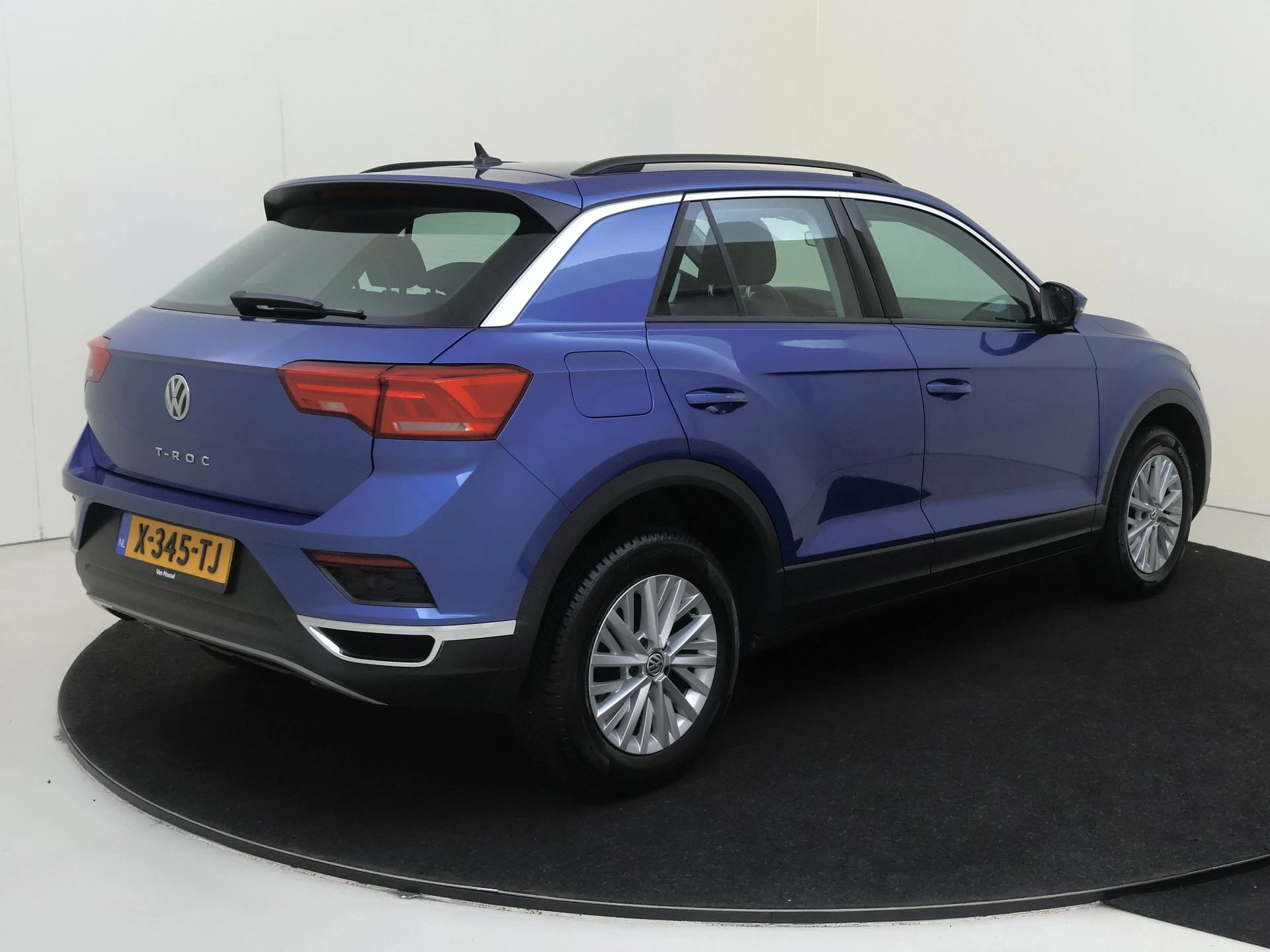 Volkswagen-T-Roc-image-3