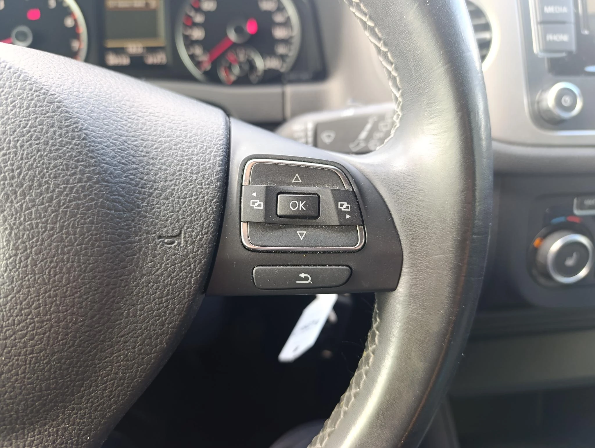 Volkswagen-Tiguan-image-18