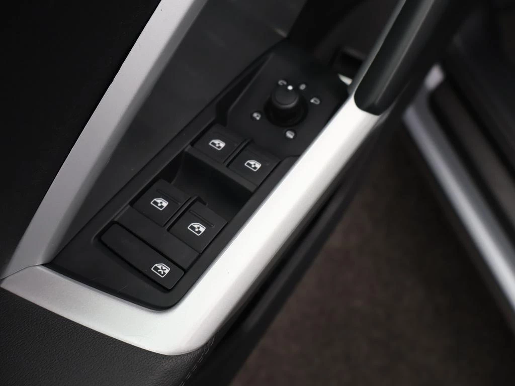 Audi Q3 PHEV Audi Q3 PHEV Attraction 45TFSIe 245PK *AUTOMAAT*LEDER*NAVI*PDC*CRUISE*VIRTUAL COCKPIT*...*