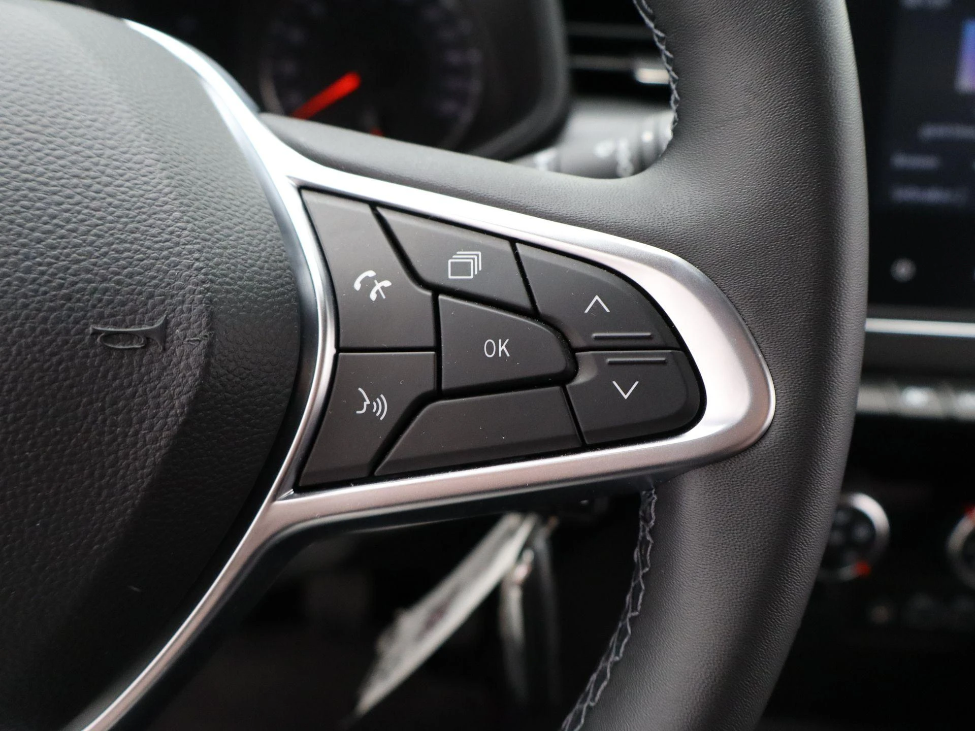 Renault-Clio-image-18