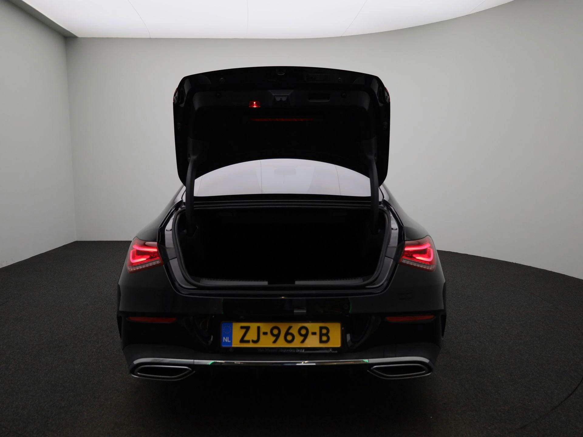 Mercedes-Benz-CLA-image-10