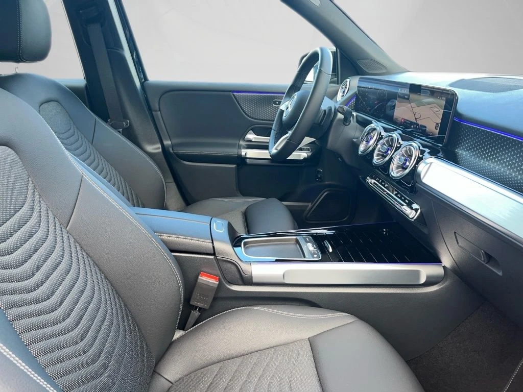Mercedes-Benz-GLB 200-image-15