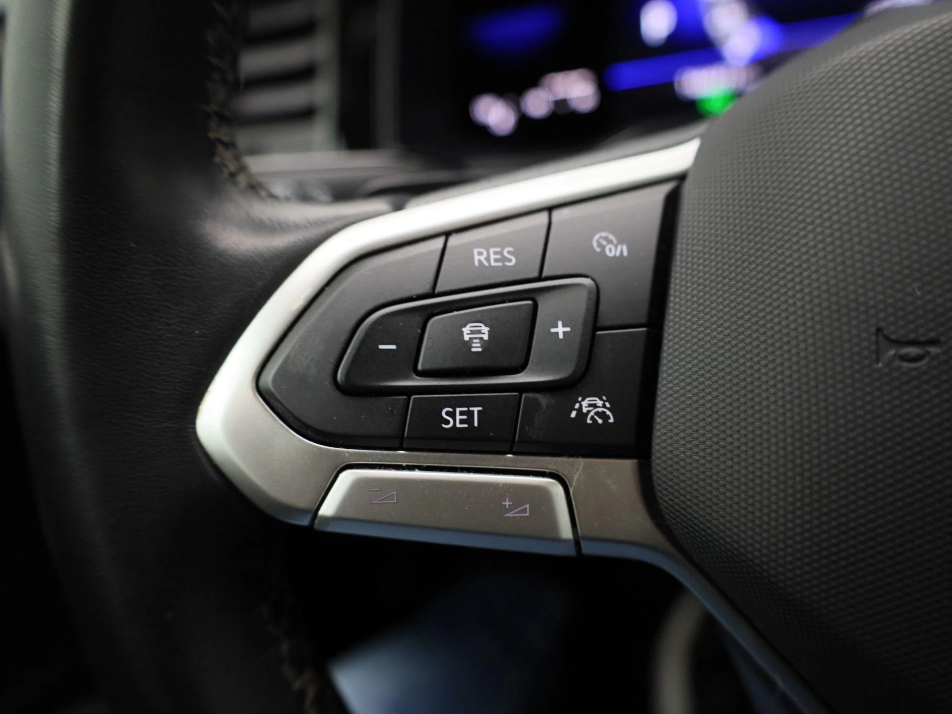 Volkswagen-Polo-image-16