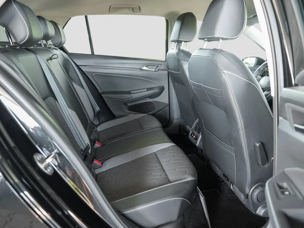 Volkswagen-Golf-image-9