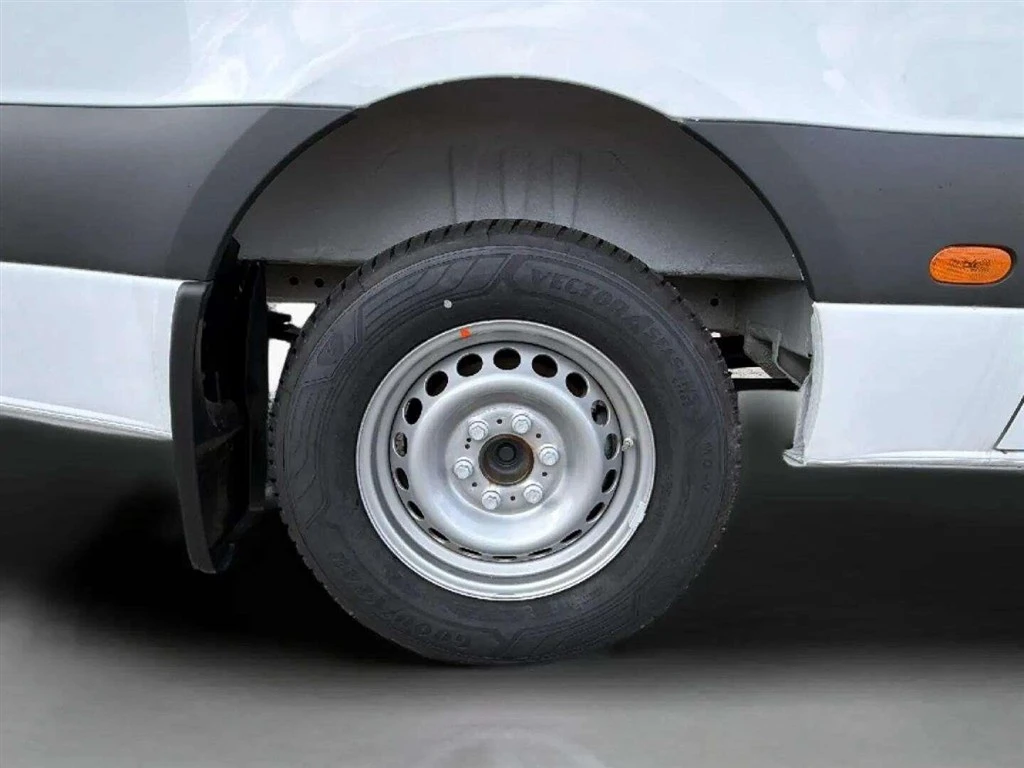 Mercedes-Benz-Sprinter-image-17