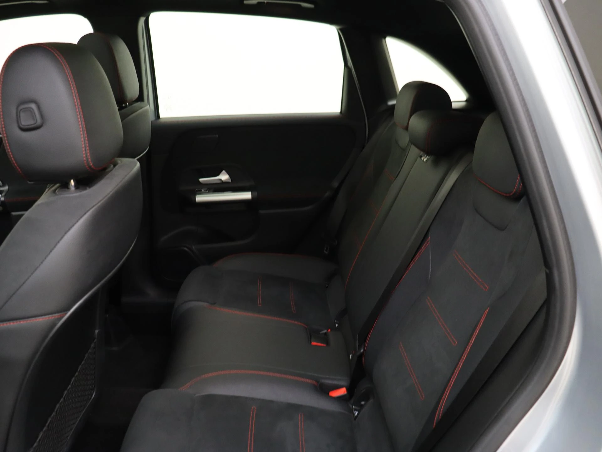 Mercedes-Benz-B-Klasse-image-15