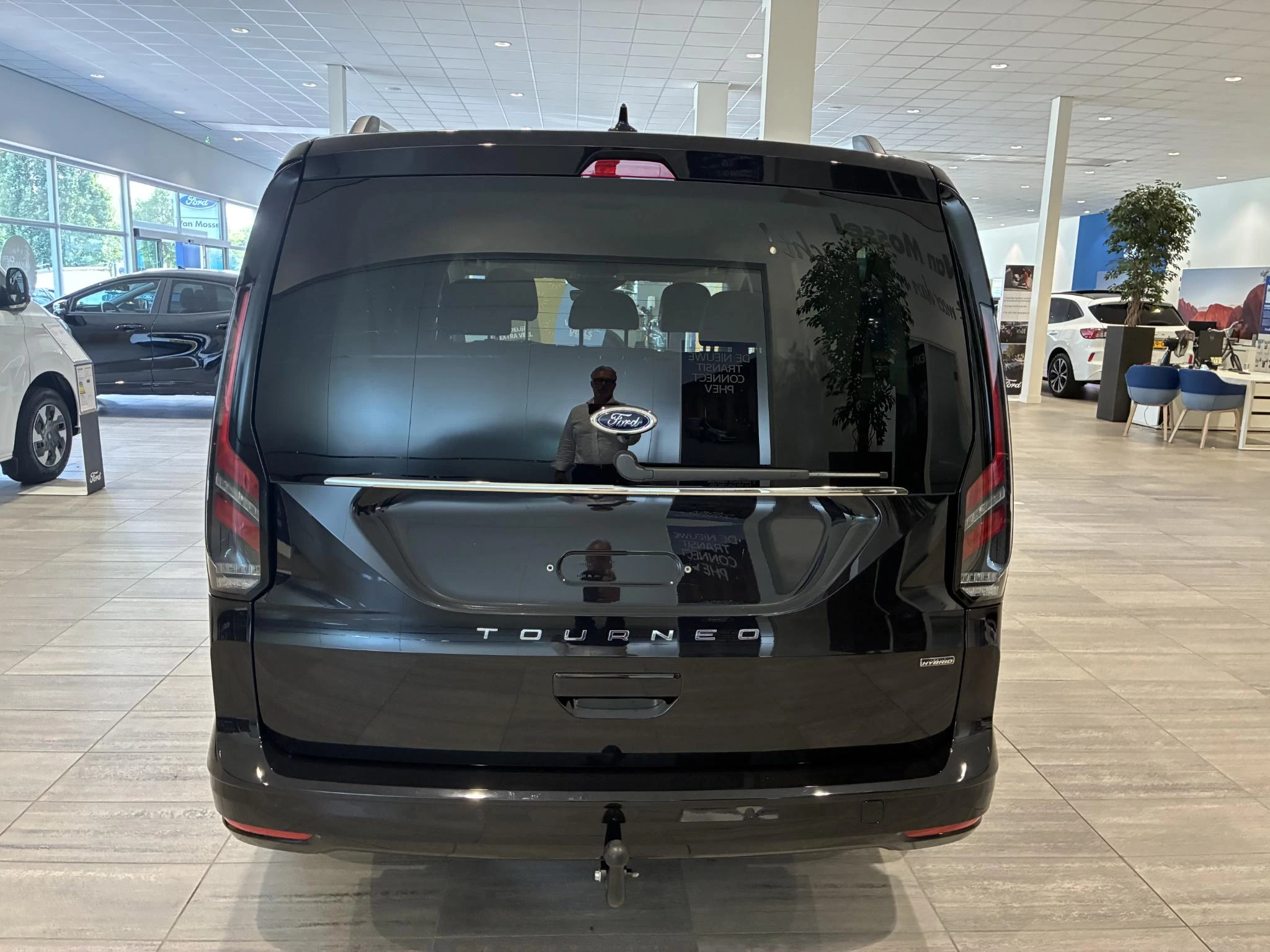 Ford Tourneo Connect 1.5 EcoBoost PHEV L2 Limited/Titanium
