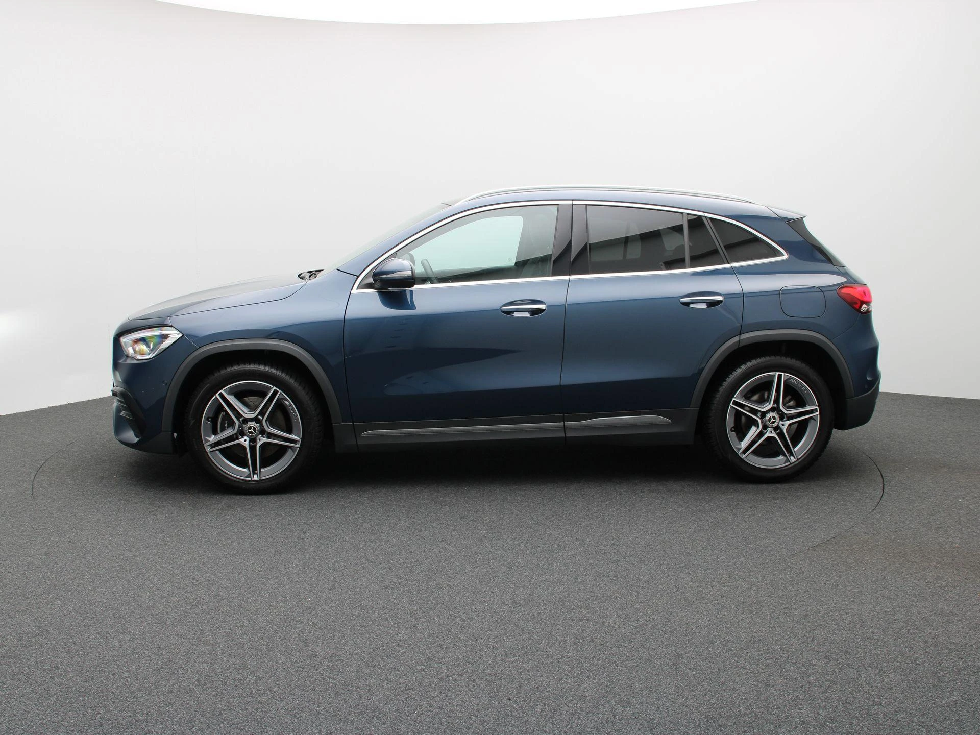 Mercedes-Benz-GLA-image-3