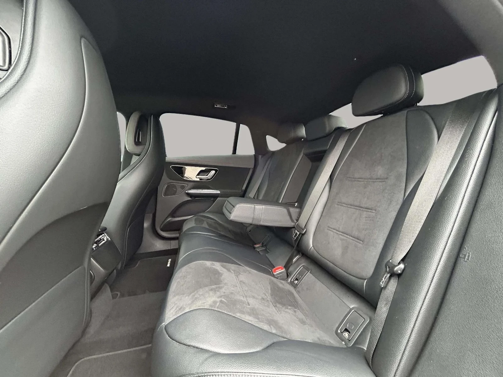 Mercedes-Benz-EQE-image-13