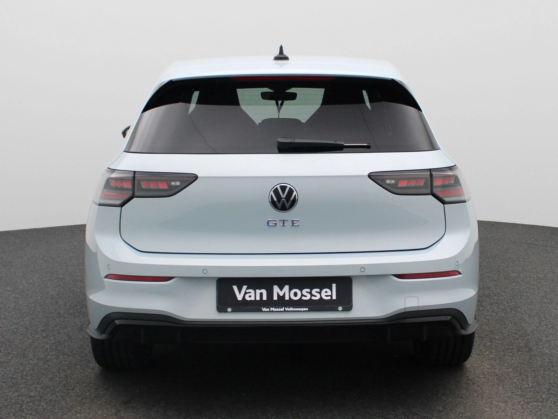 Volkswagen-Golf-image-4