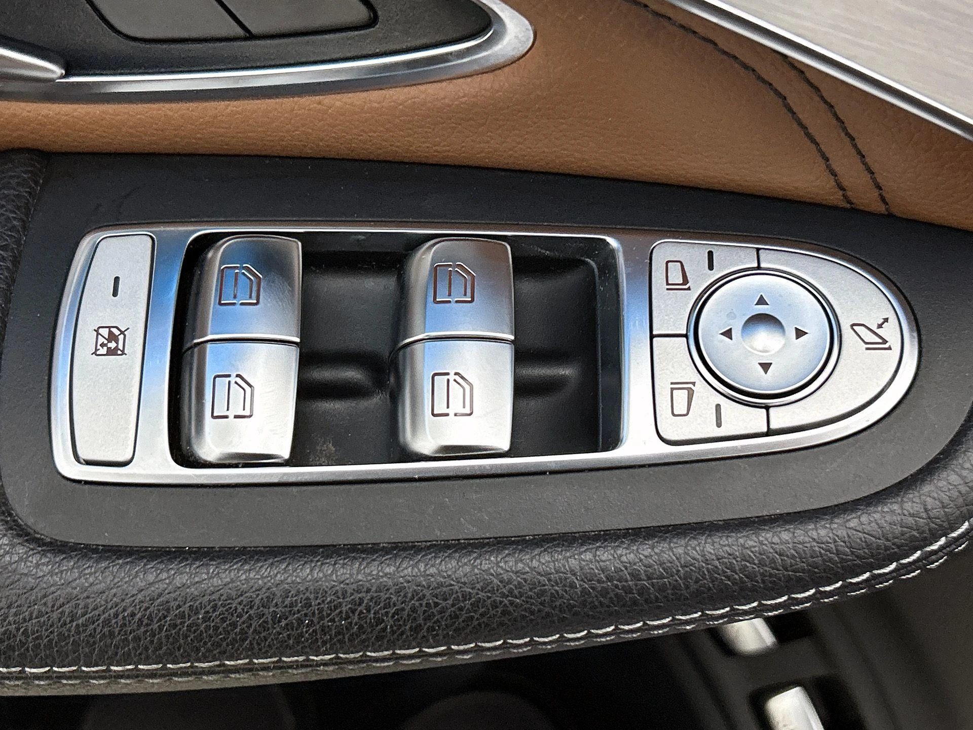 Mercedes-Benz-GLC-image-39