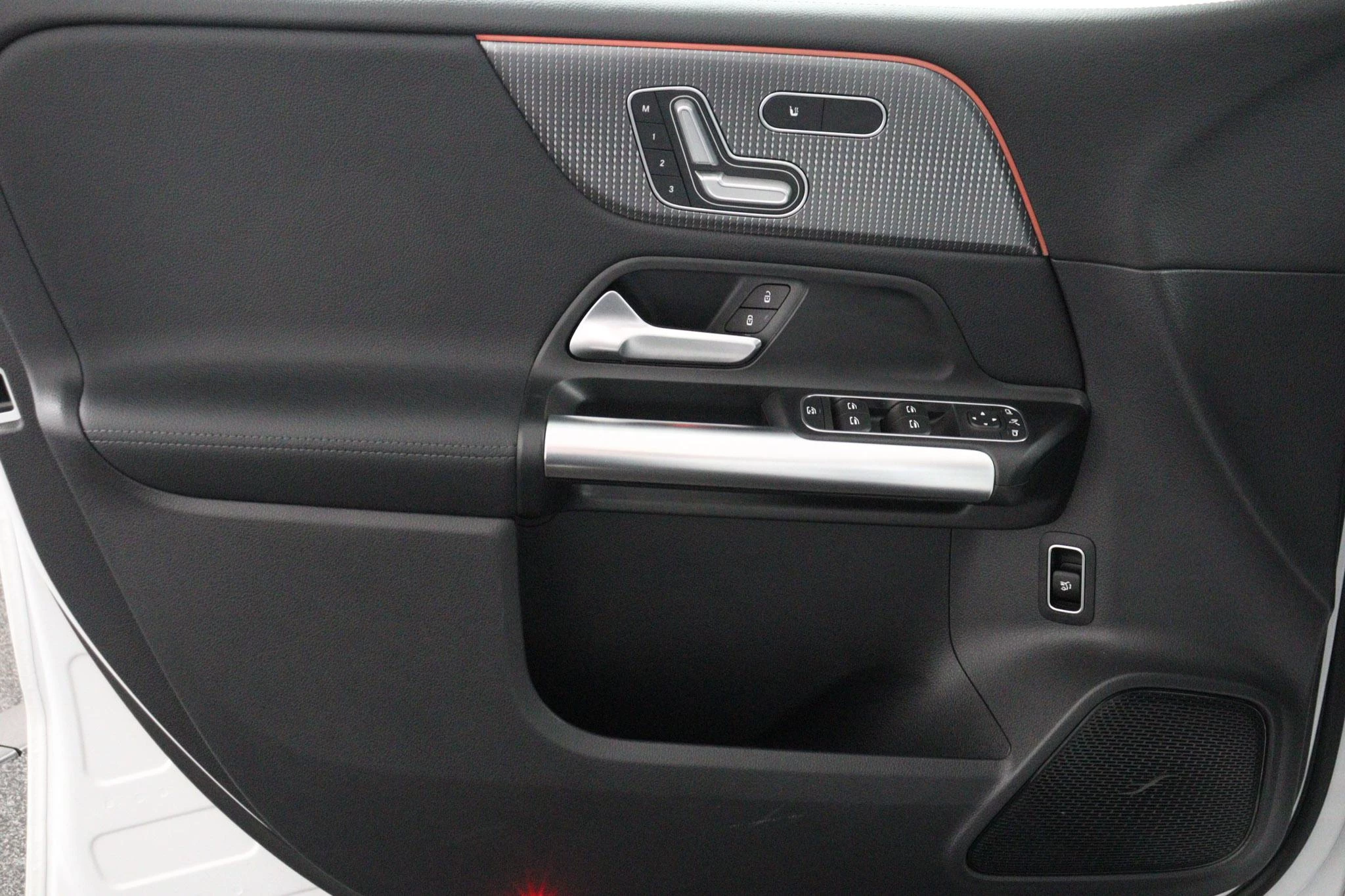 Mercedes-Benz-B-Klasse-image-35