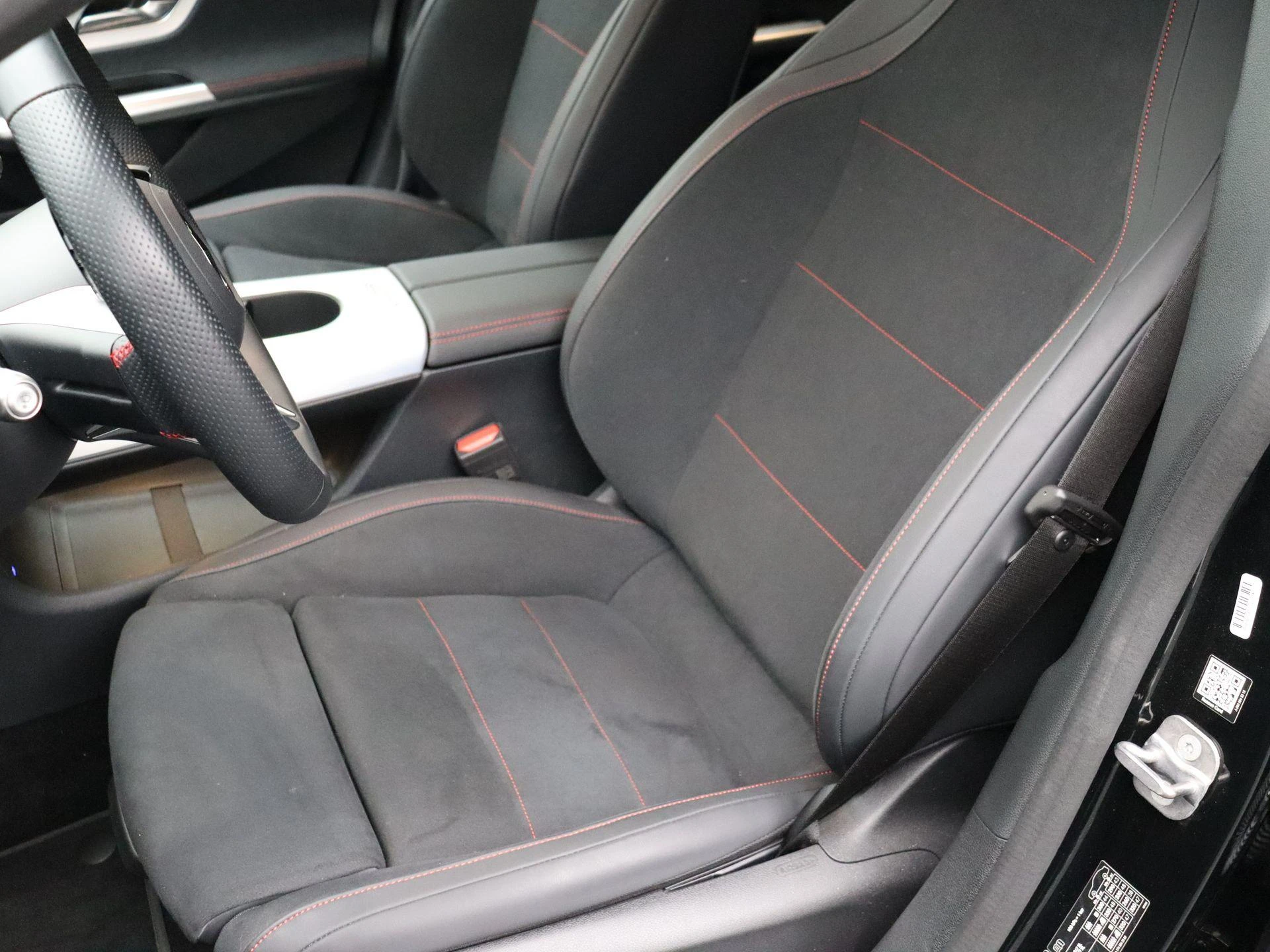 Mercedes-Benz-CLA-image-12