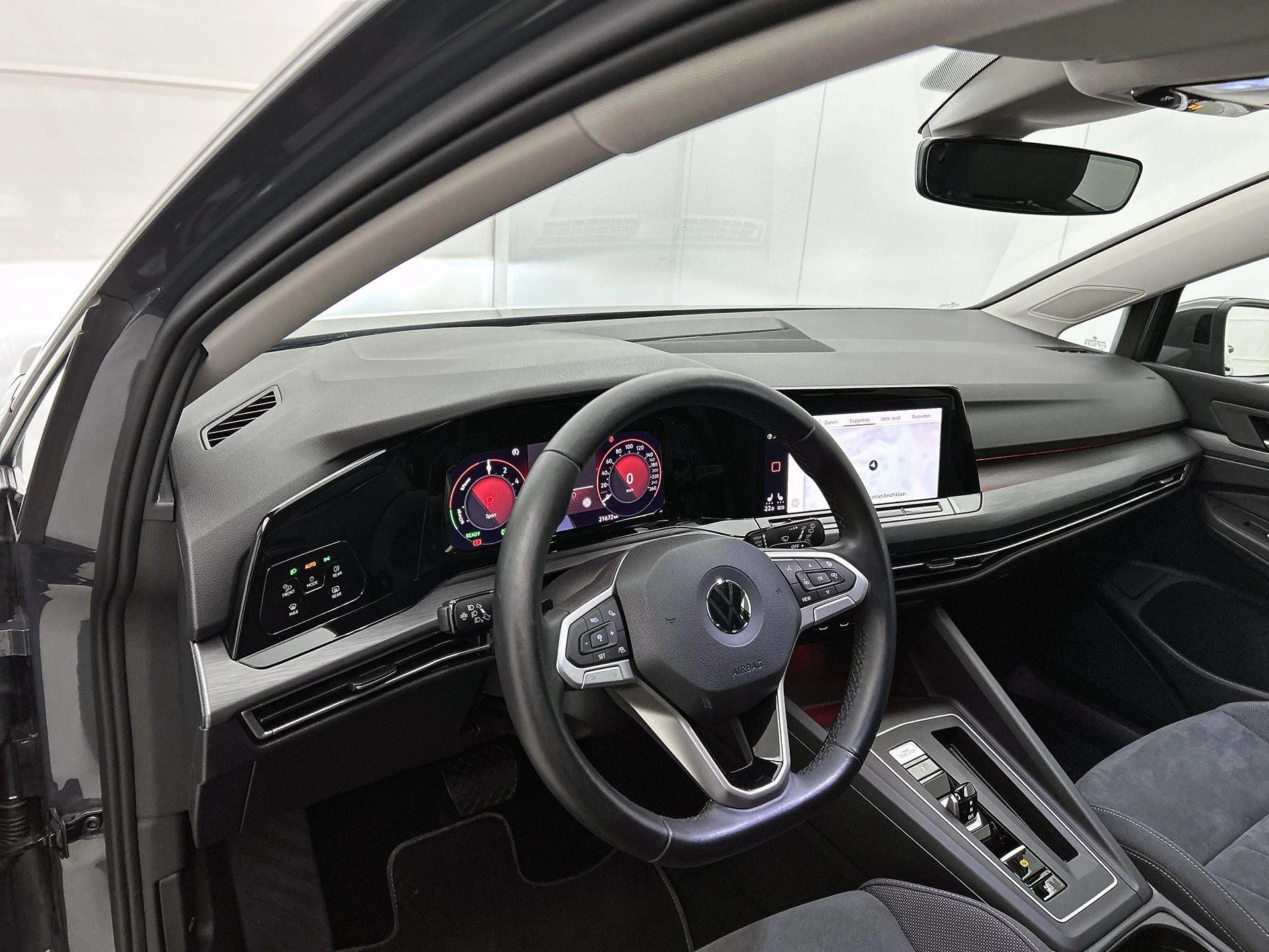 Volkswagen-Golf-image-17