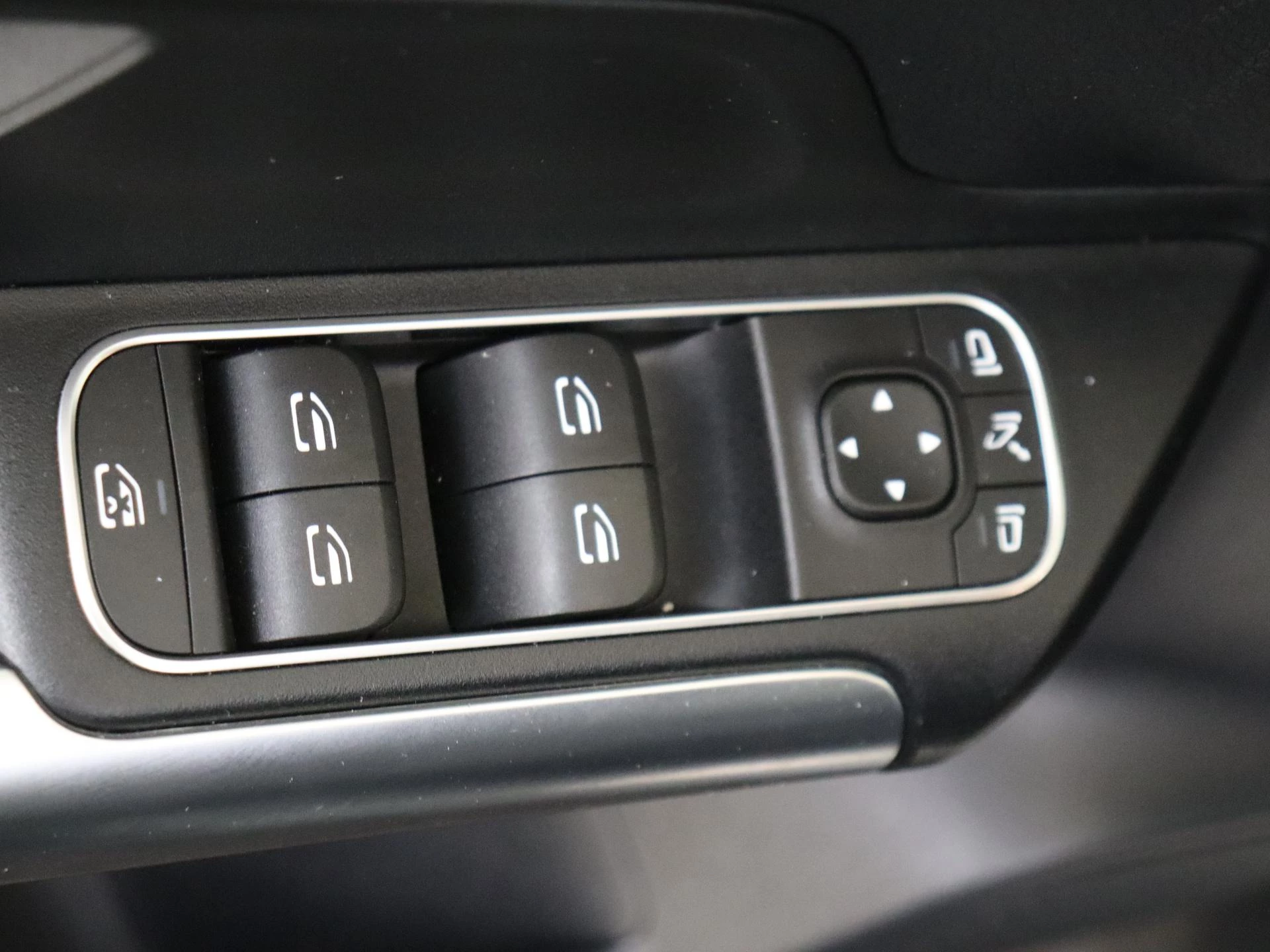 Mercedes-Benz-GLA-image-24