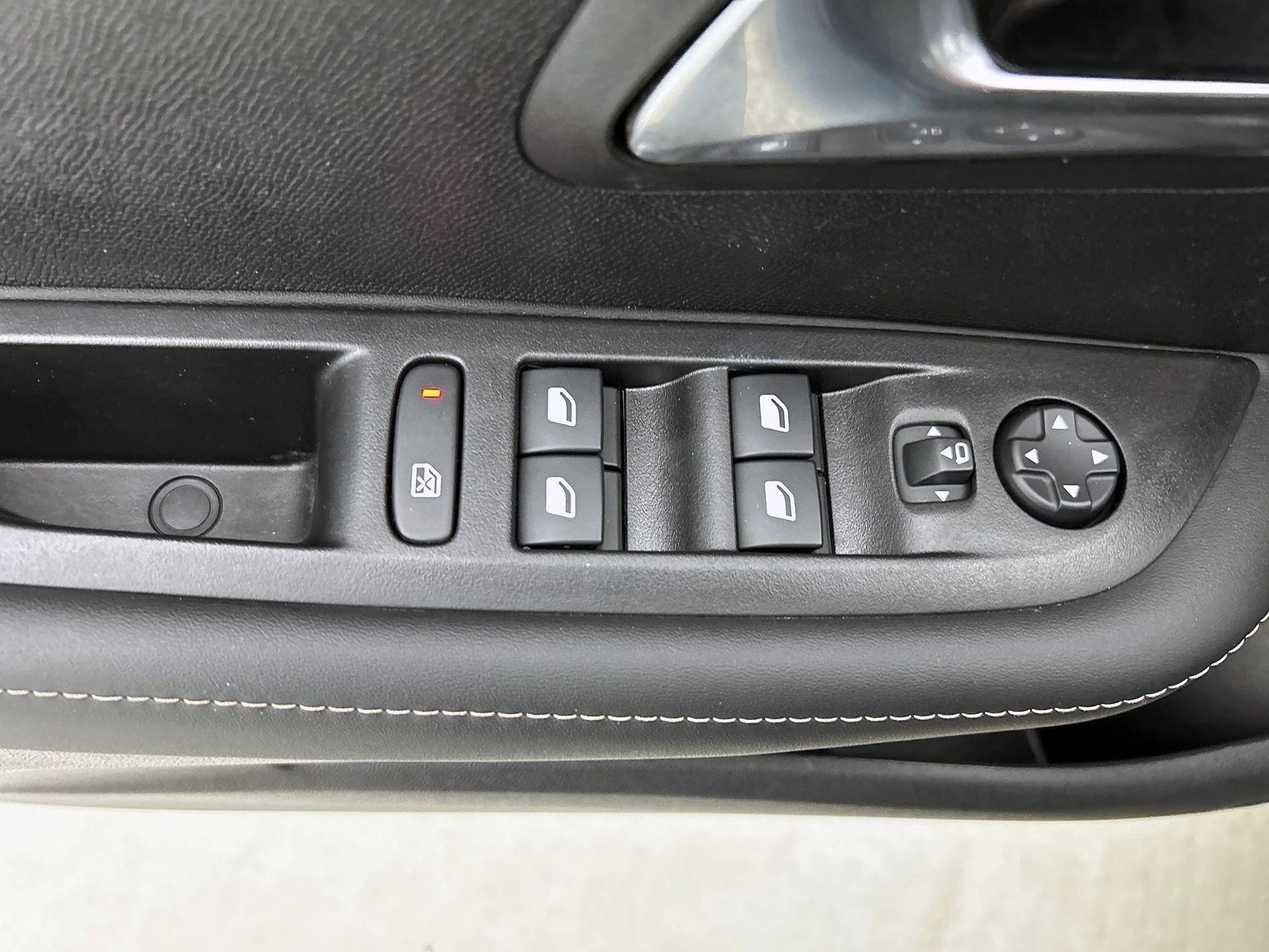 Peugeot-208-image-32