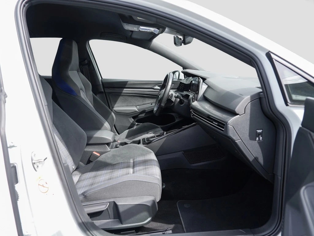 Volkswagen-Golf-image-7