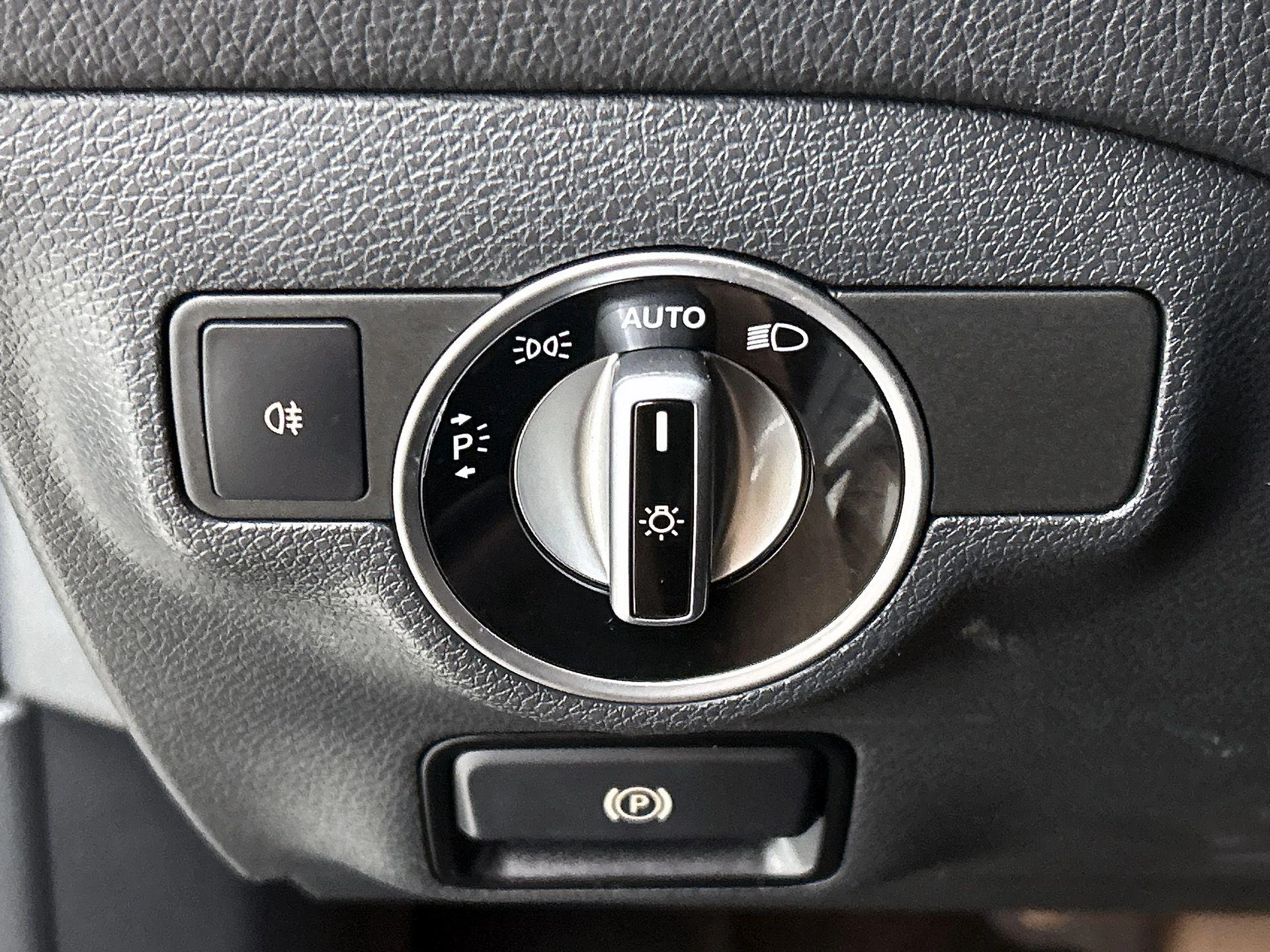 Mercedes-Benz CLA 180 Business Solution AMG Upgrade Edition