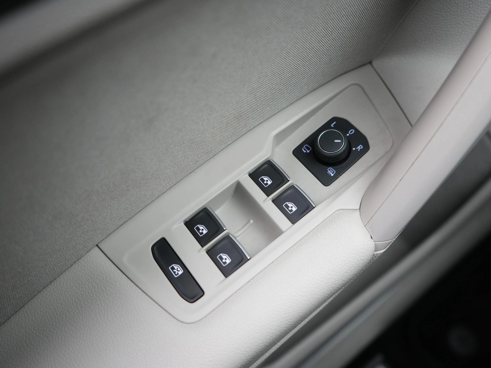 Volkswagen-Tiguan-image-36