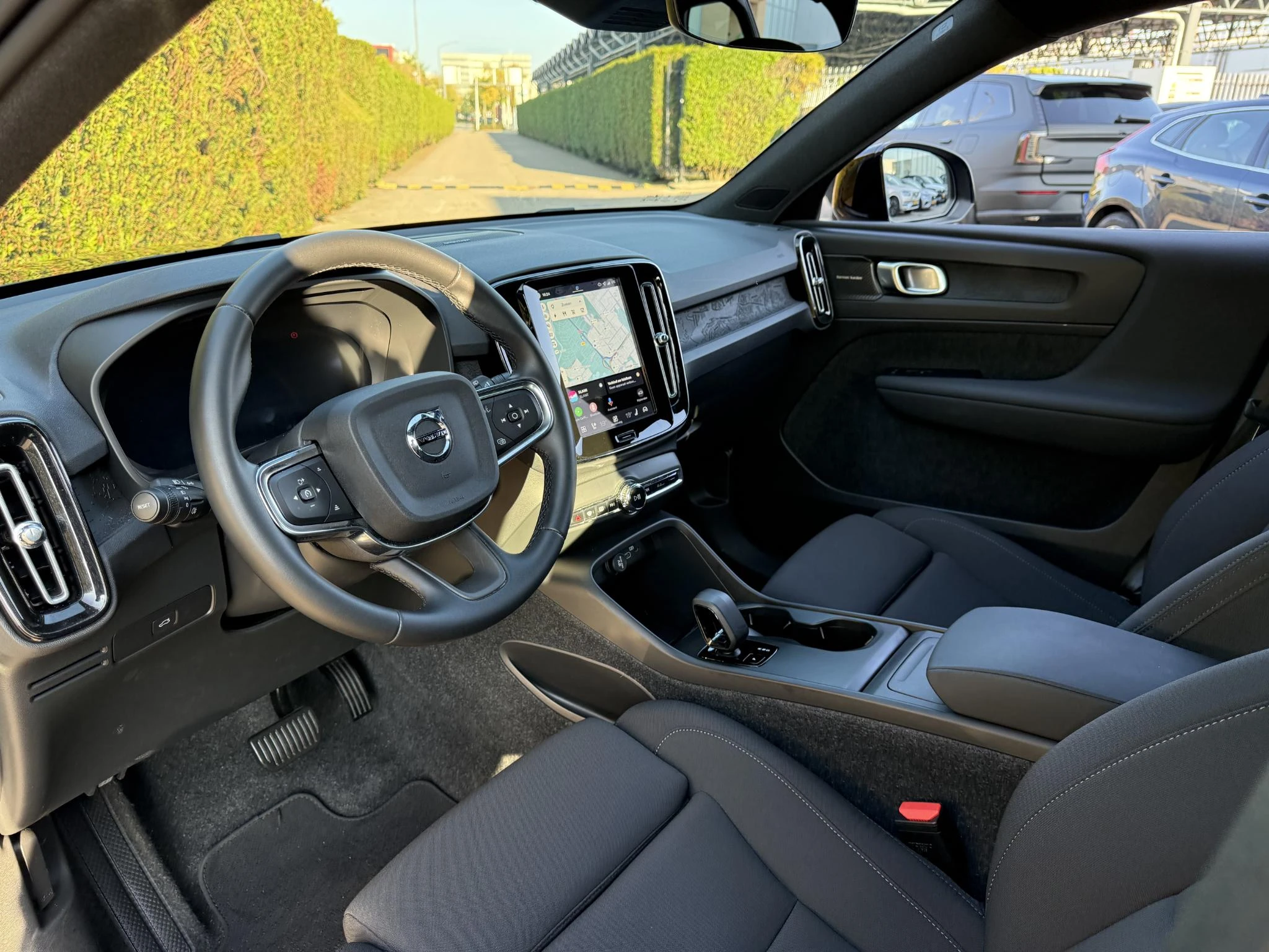 Volvo-EX40-image-19