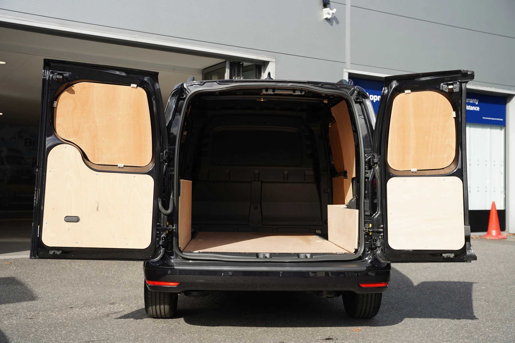 Volkswagen-Caddy-image-11