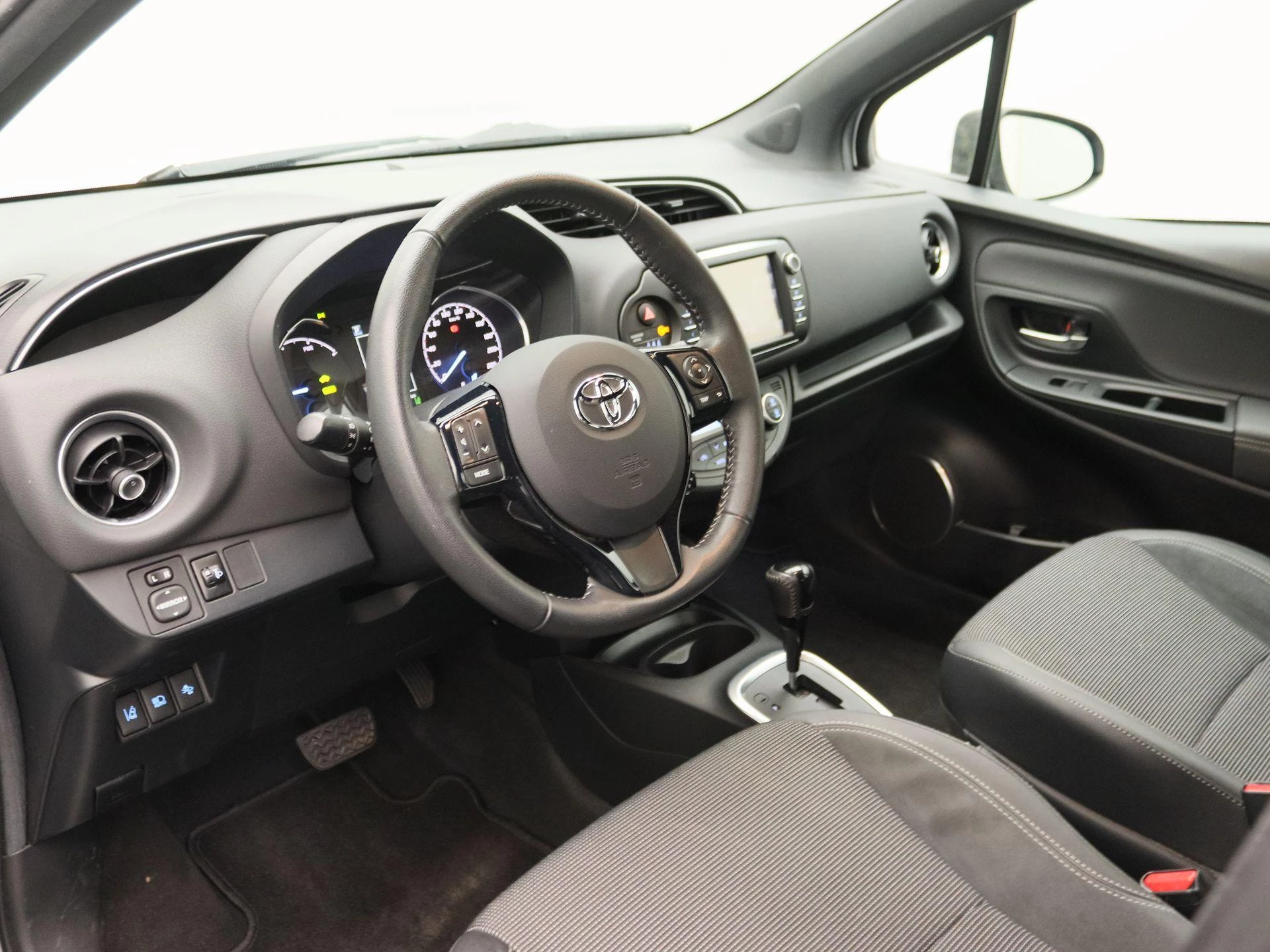 Toyota-Yaris-image-22
