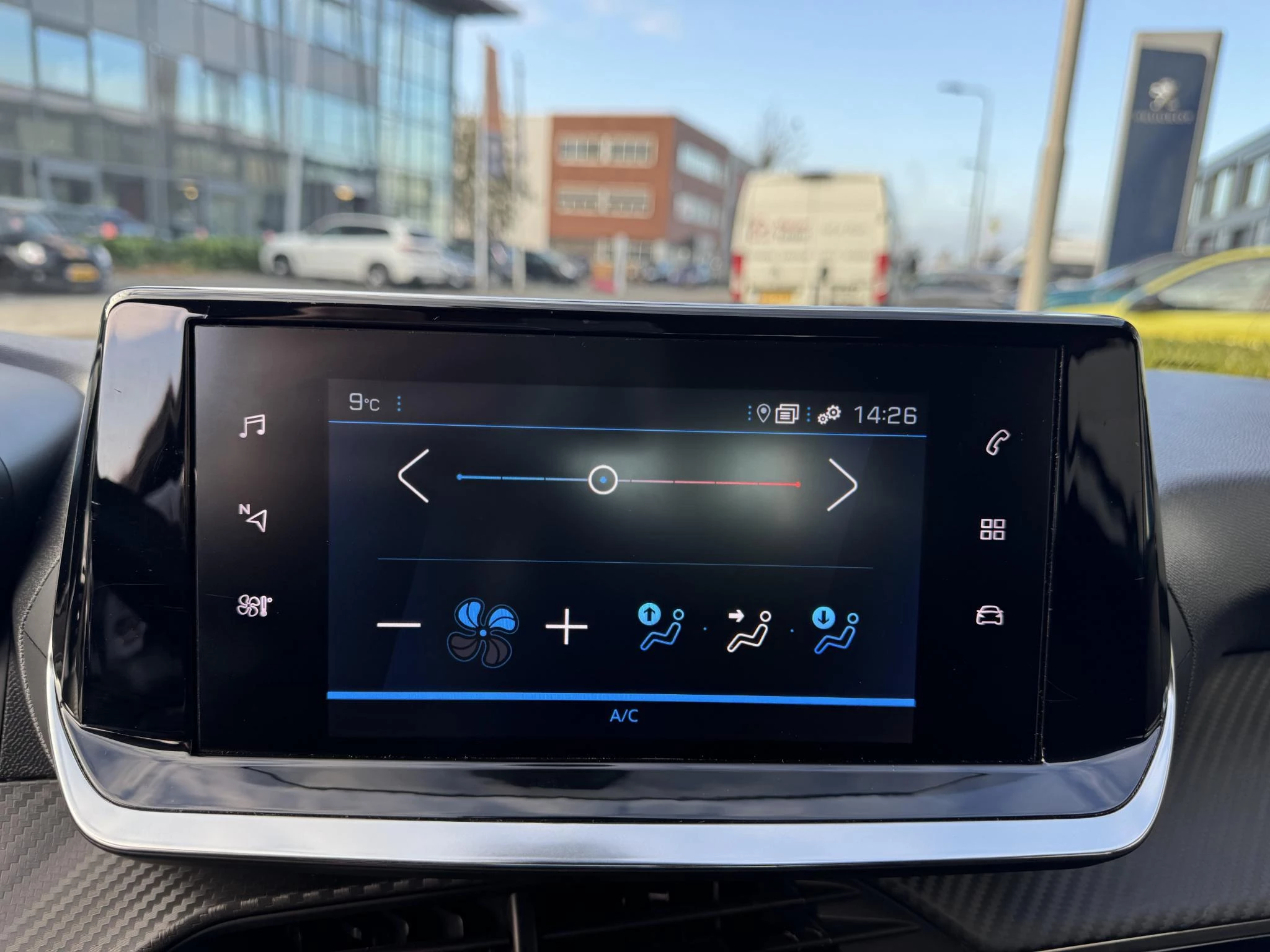 Peugeot-208-image-17