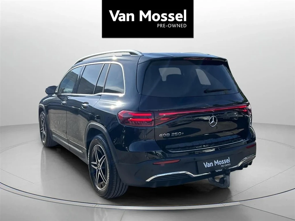 Mercedes-Benz-EQB-image-6