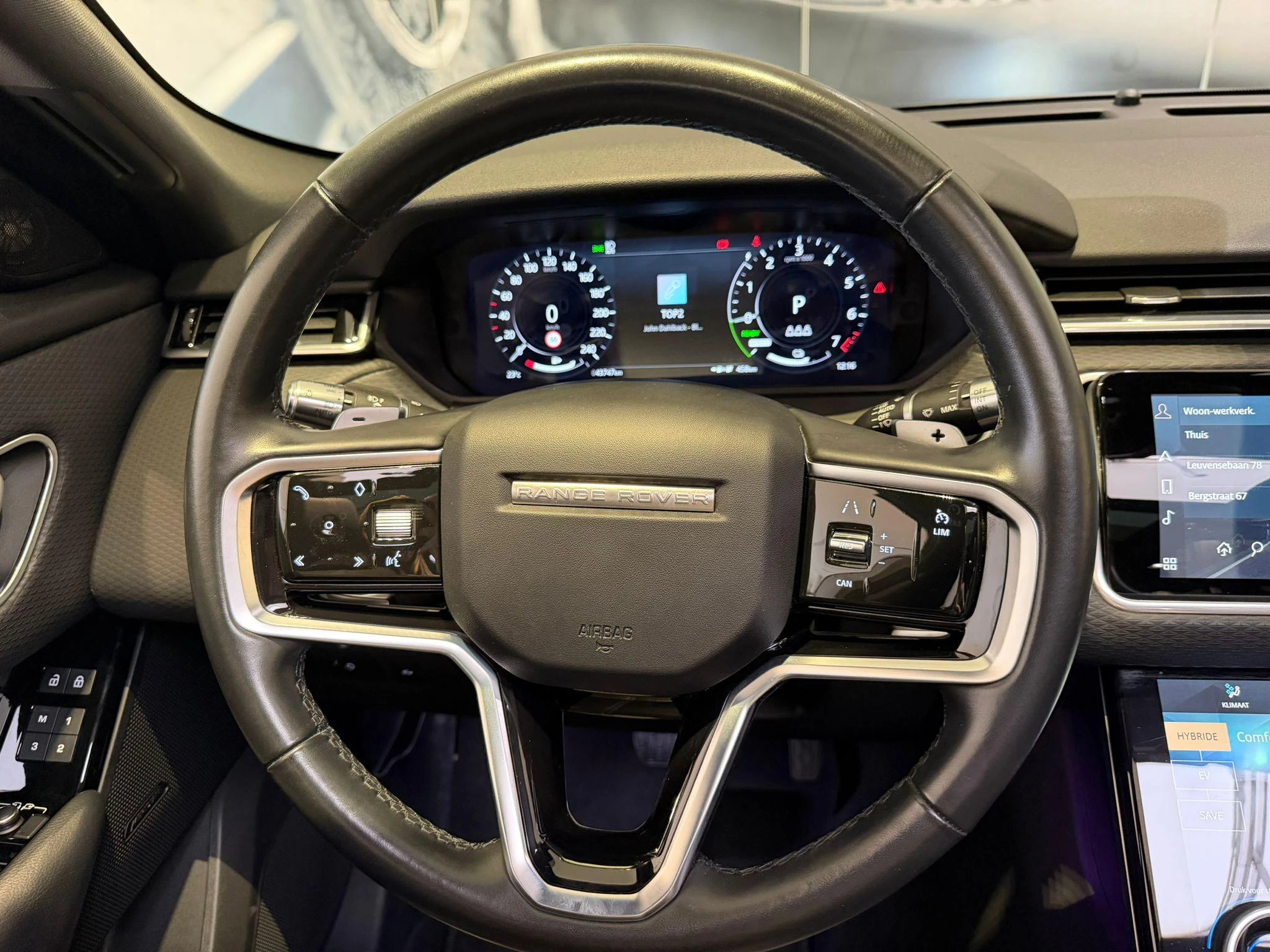 Land Rover-Range Rover Velar-image-10