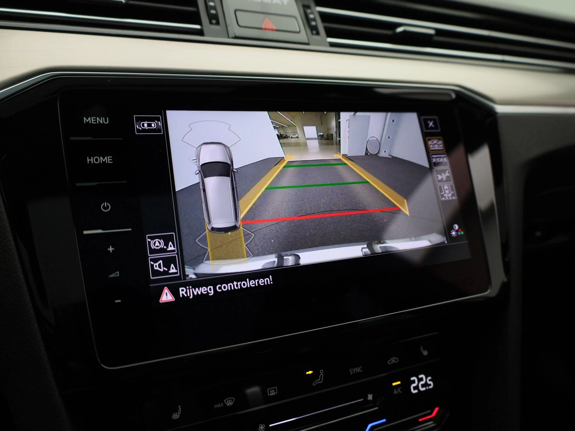Volkswagen-Passat-image-23