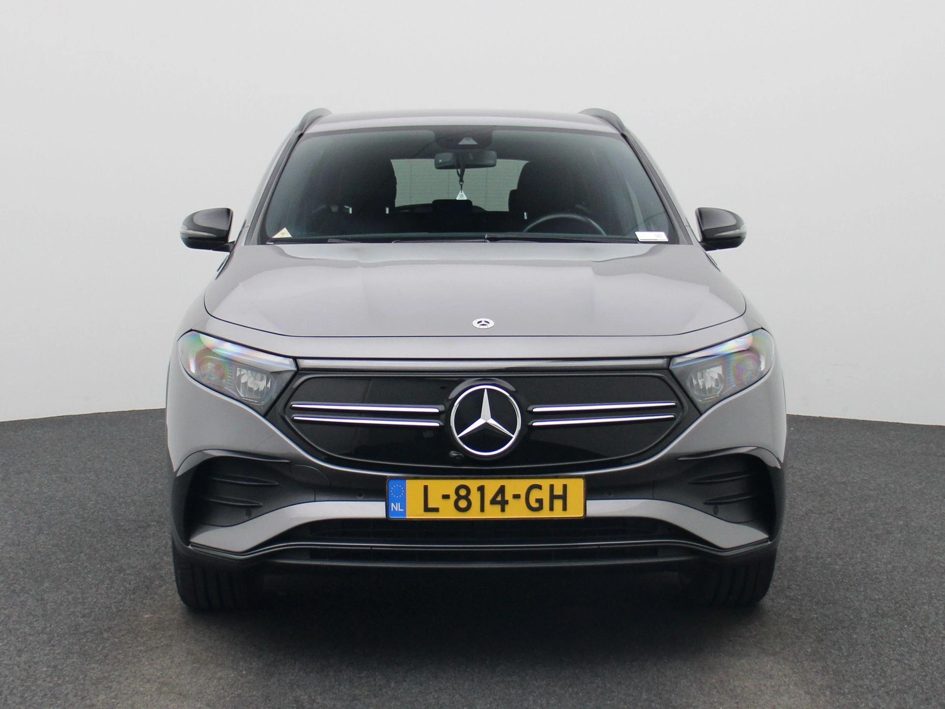 Mercedes-Benz-EQA-image-2