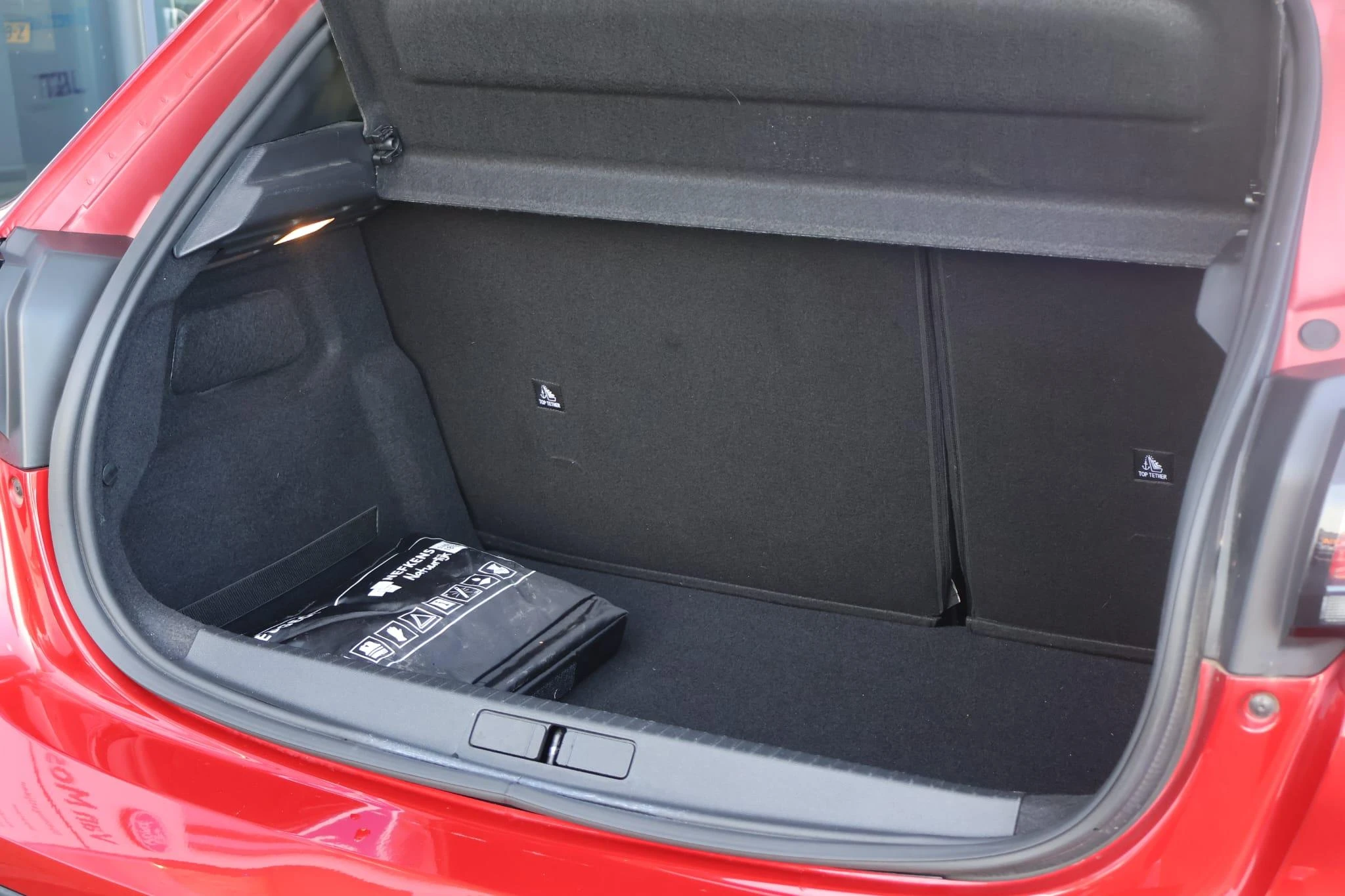 Peugeot-208-image-20