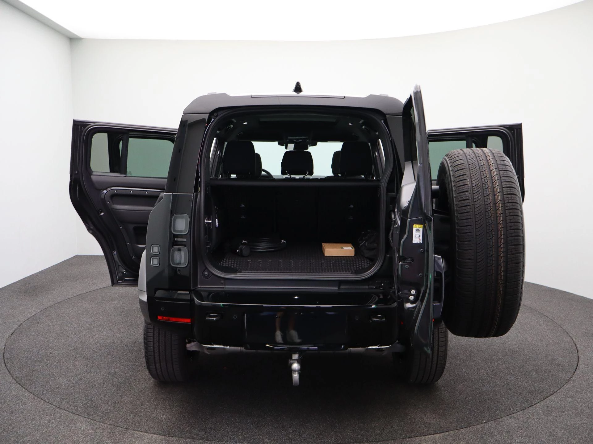 Land Rover Defender 2.0 P300e 110 X-Dynamic SE