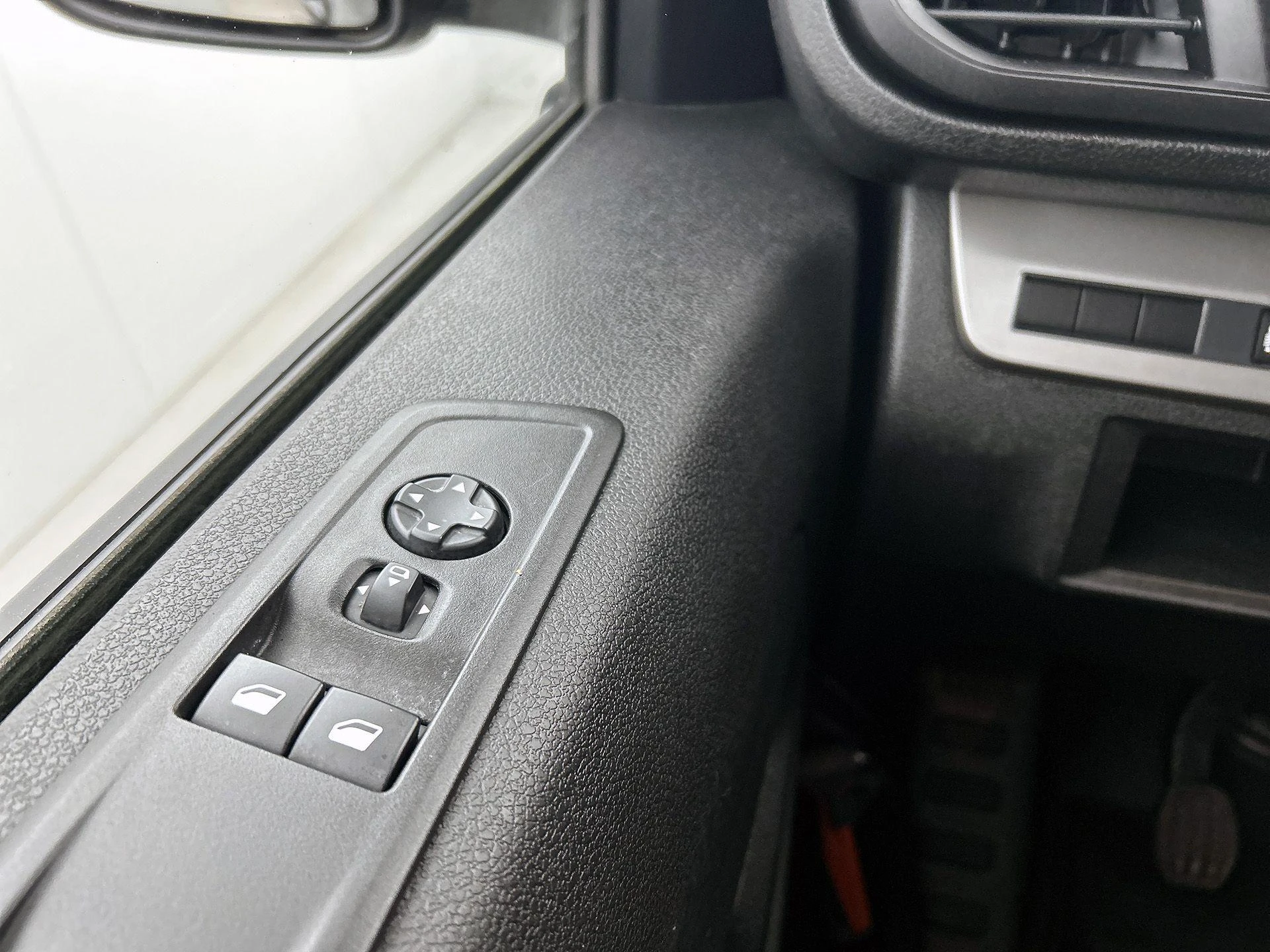 Opel-Vivaro-image-31