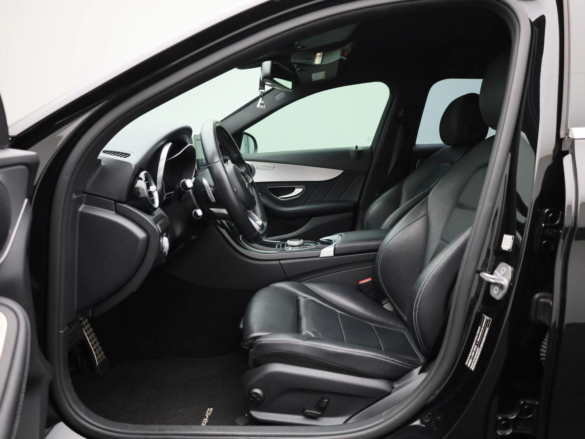 Mercedes-Benz-C-Klasse-image-10