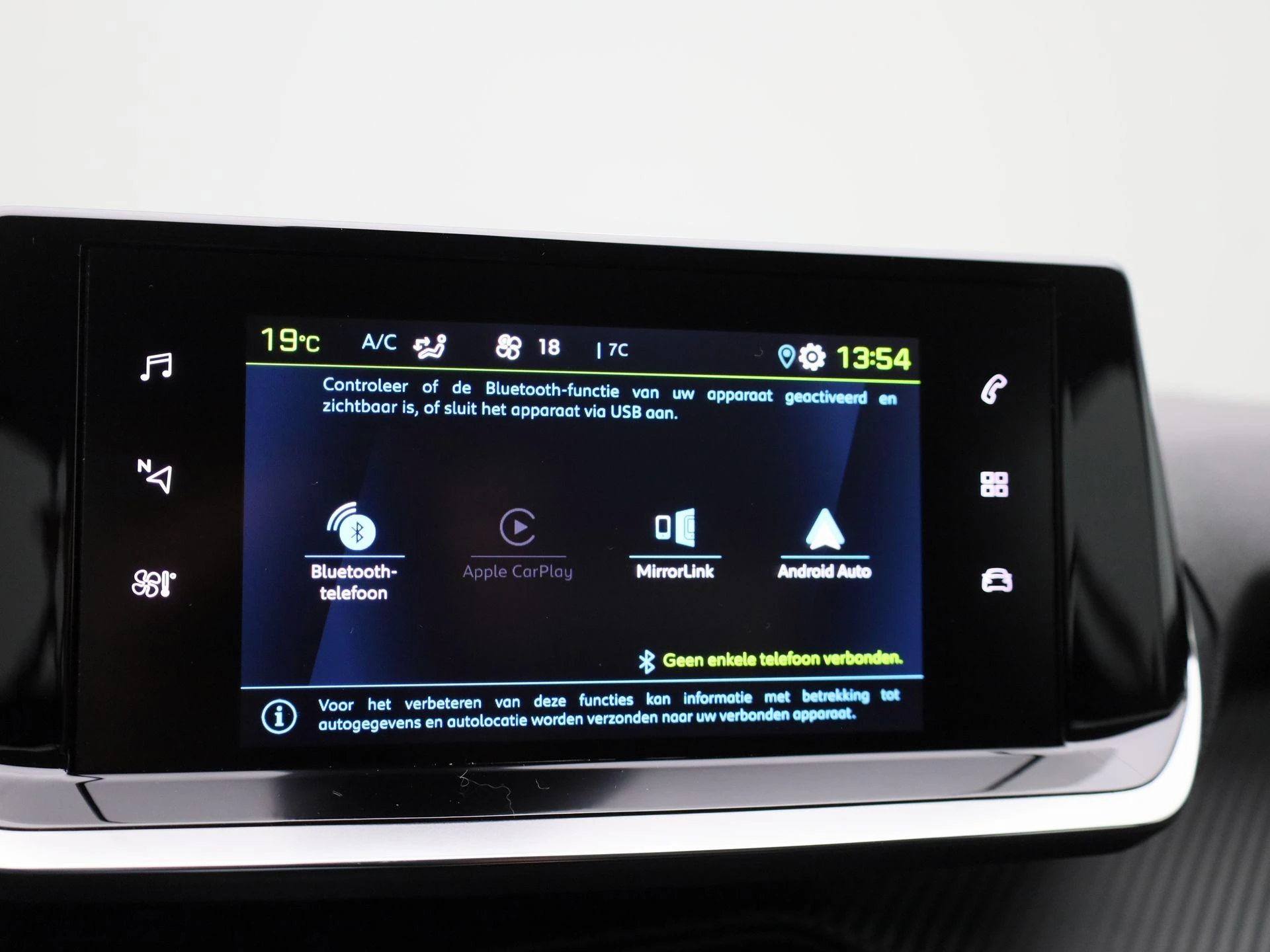 Peugeot-e-208-image-18