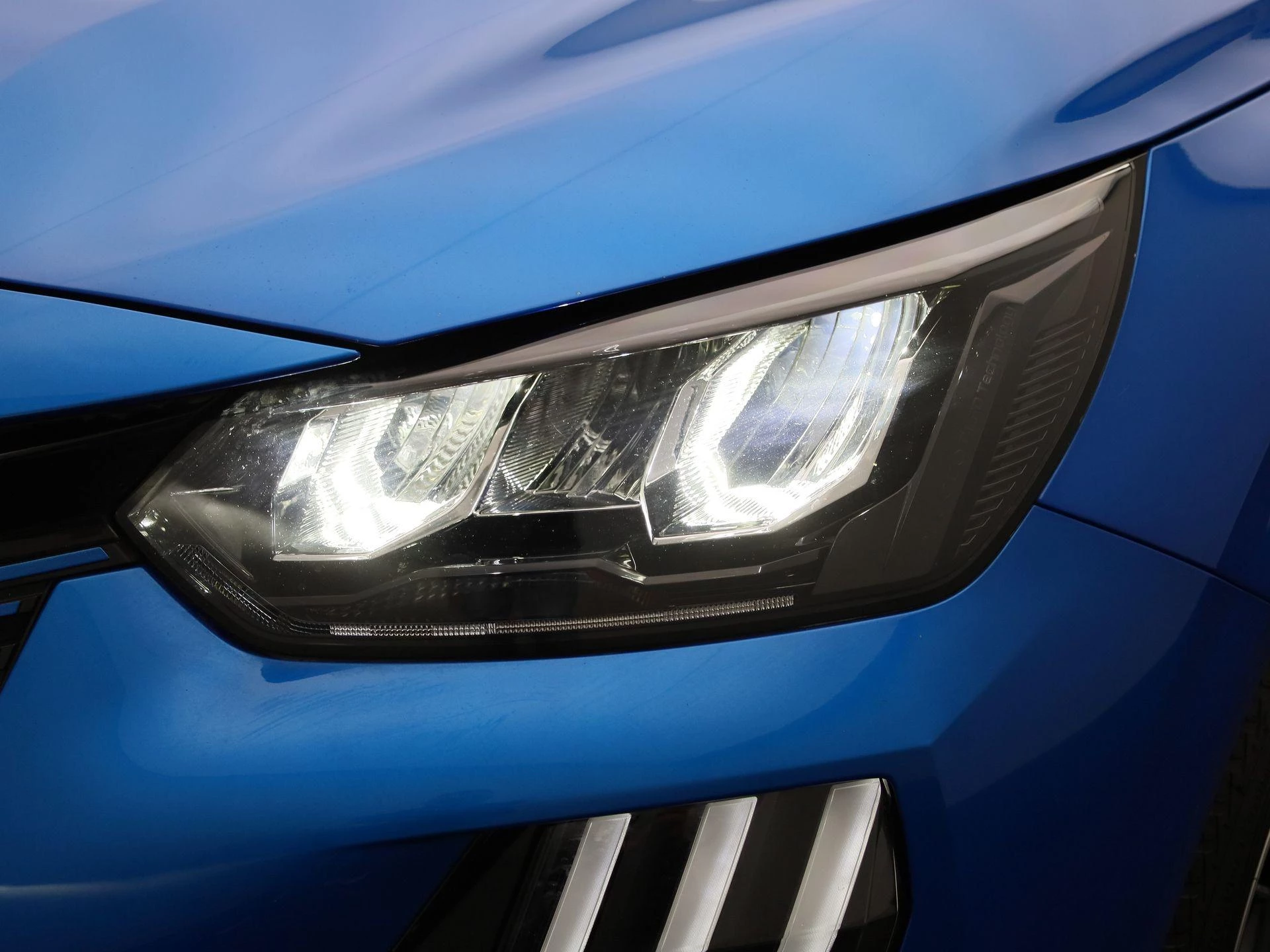 Peugeot-e-208-image-15