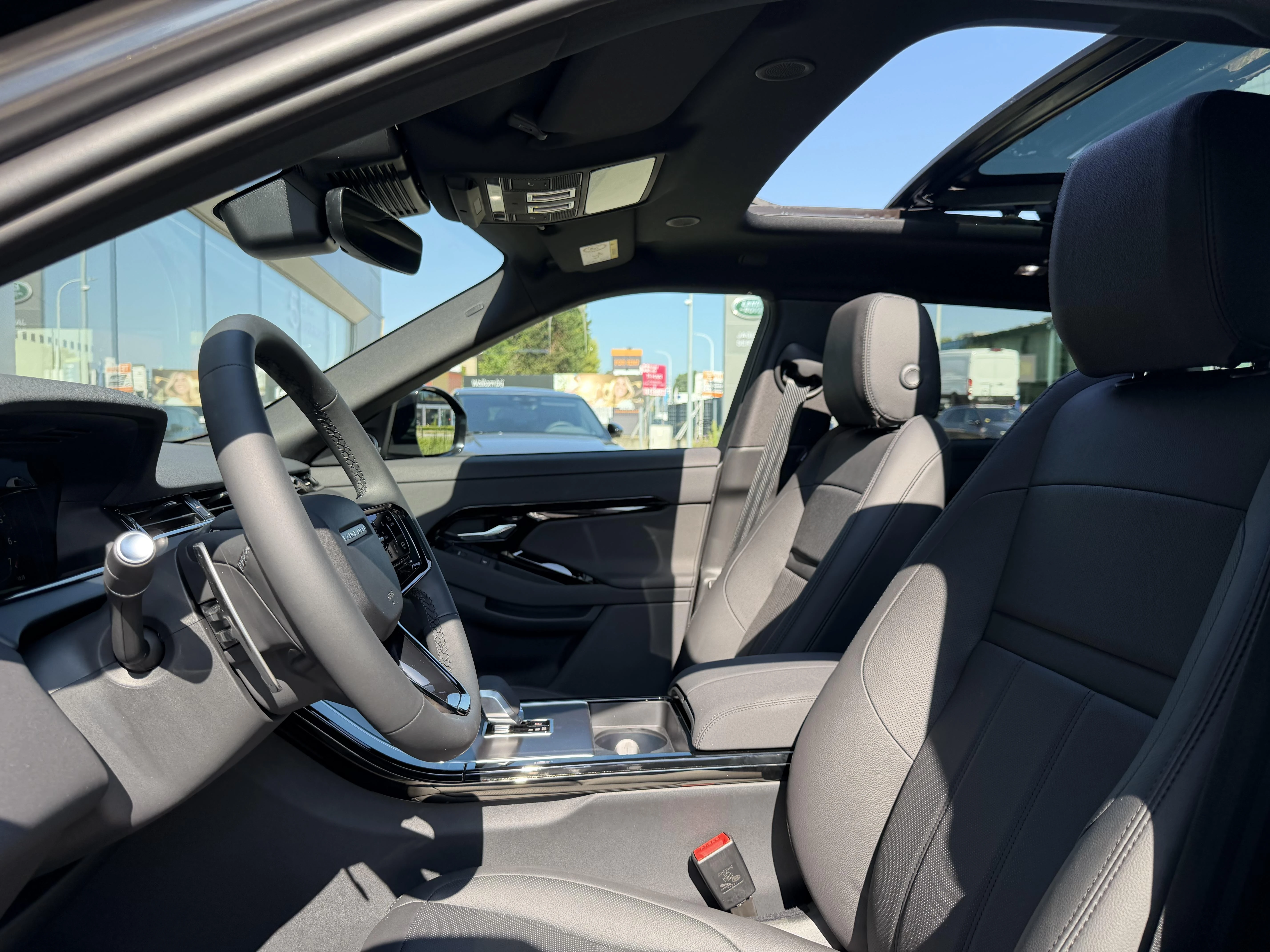 Land Rover Range Rover Evoque P270e Dynamic SE AWD Auto. 26MY