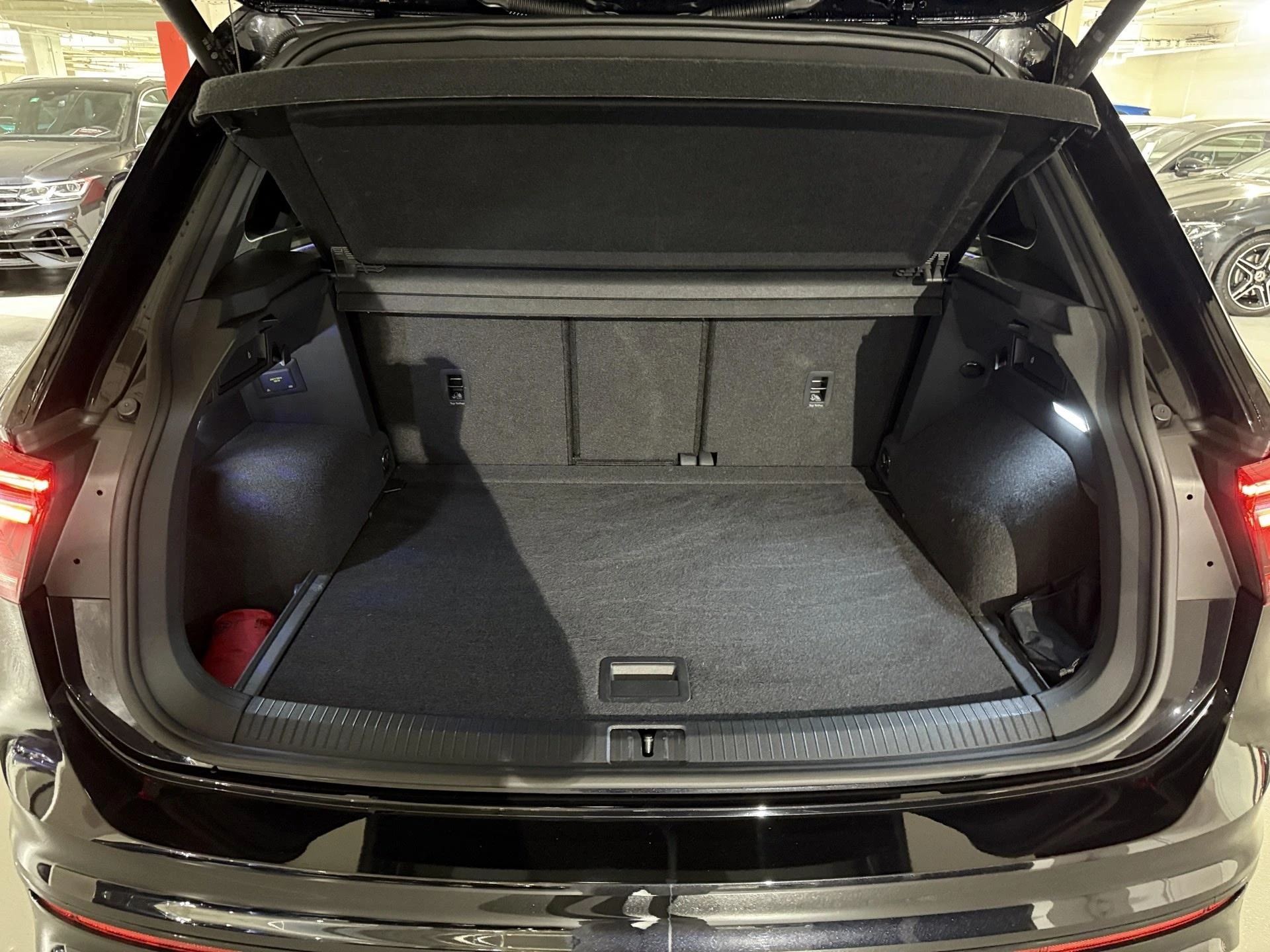 Volkswagen-Tiguan-image-12